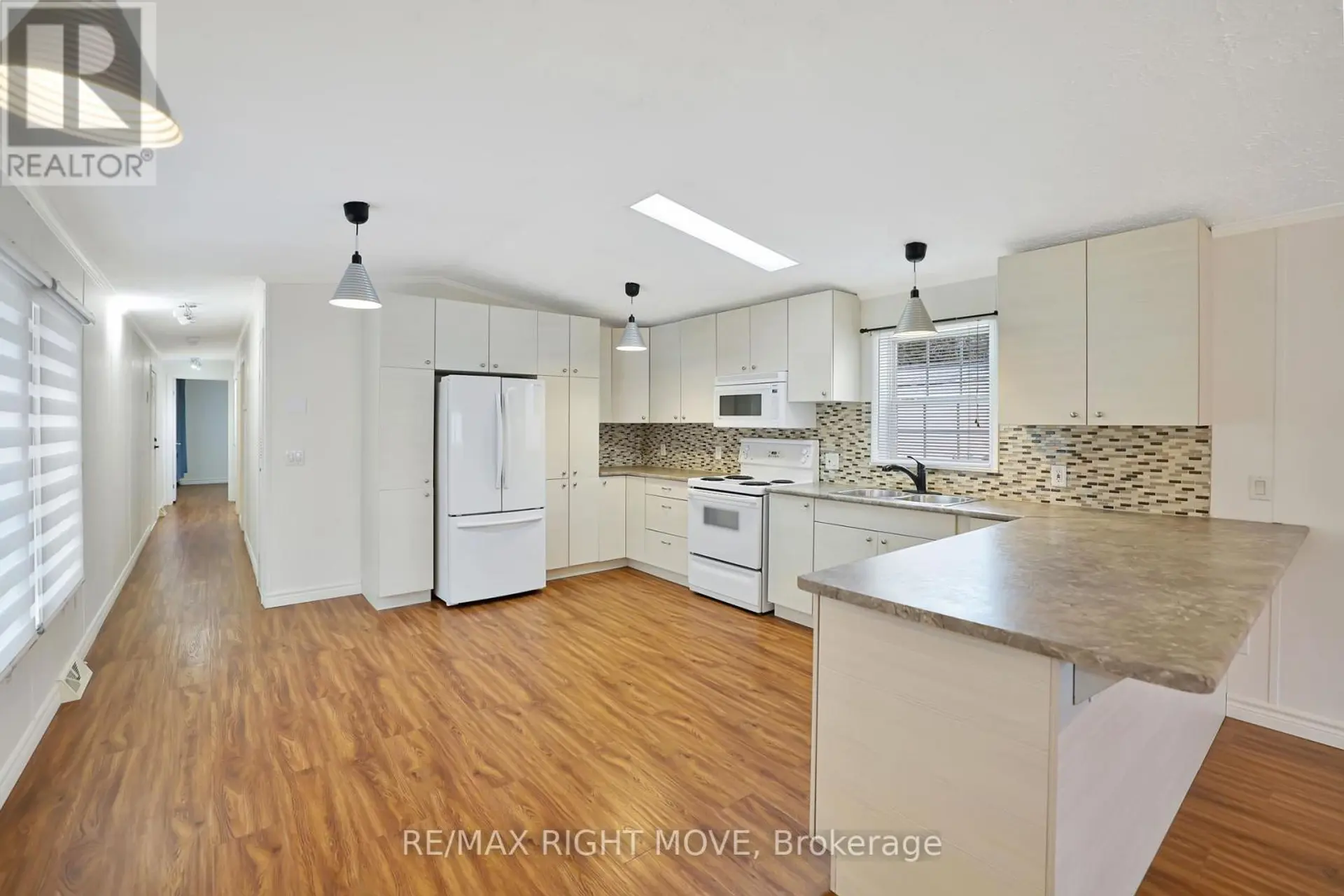4041 ASH CRESCENT - Image 4