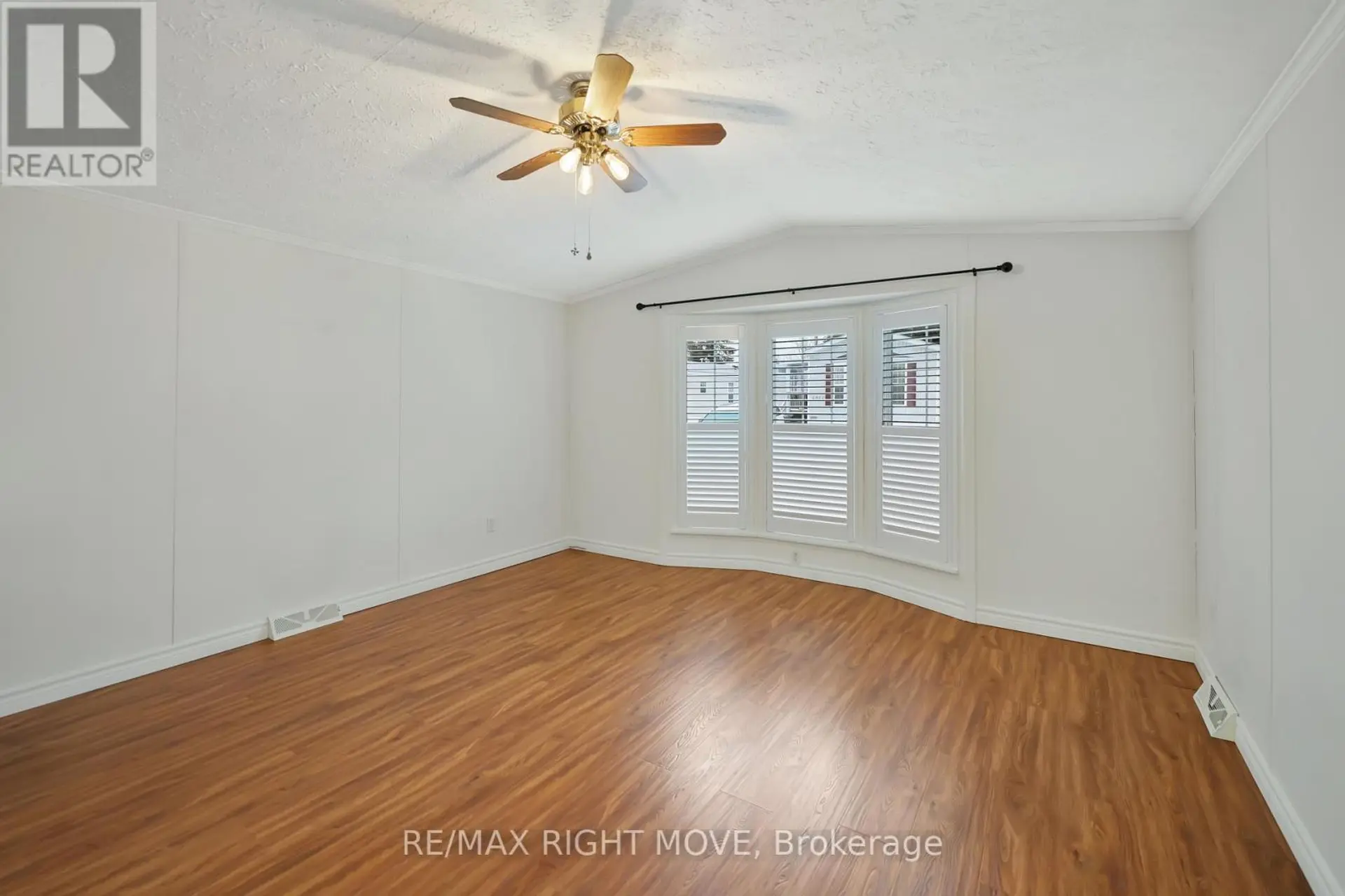 4041 ASH CRESCENT - Image 5