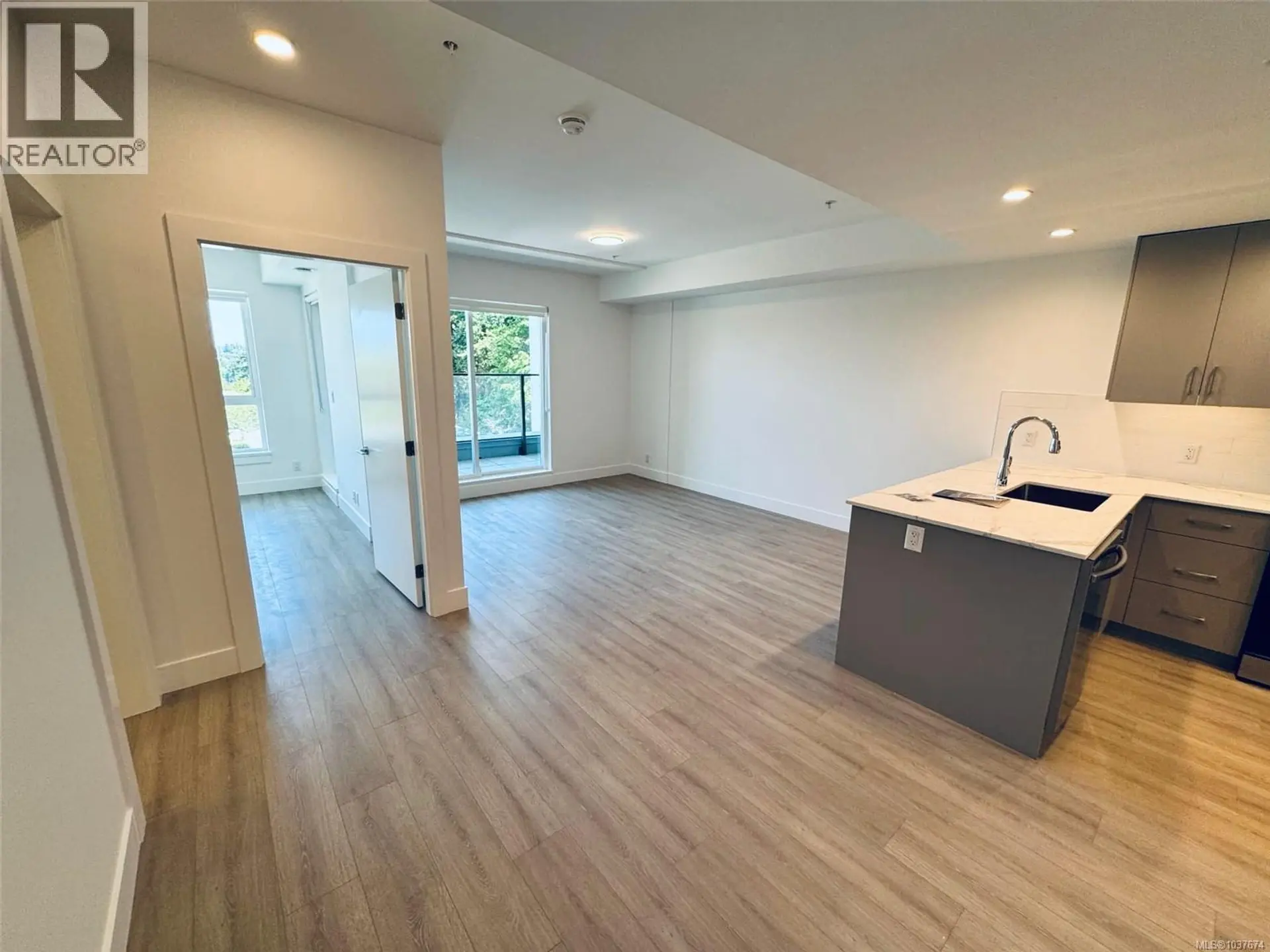 #403 258 Helmcken Rd - Image 4