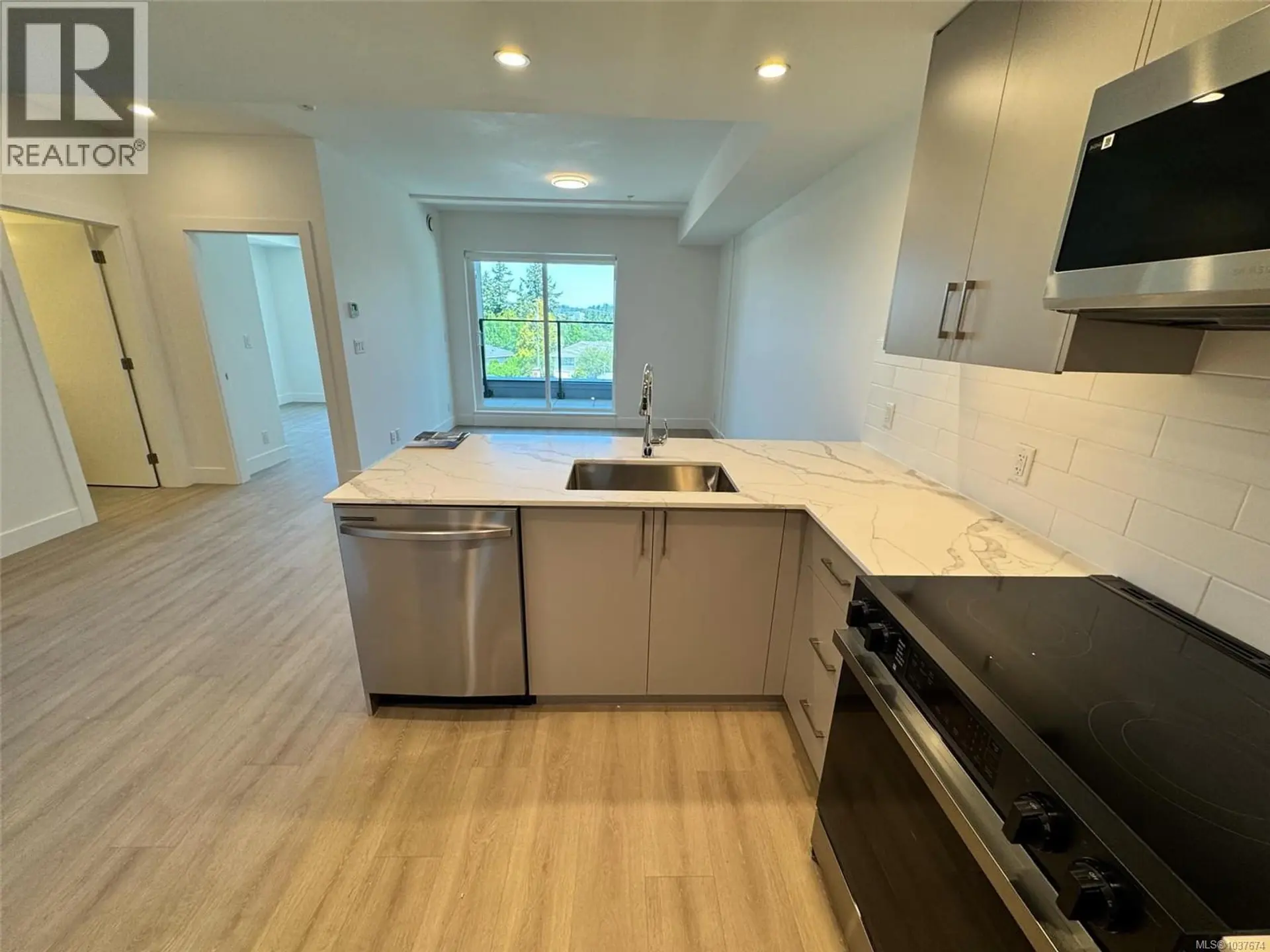 #403 258 Helmcken Rd - Image 6