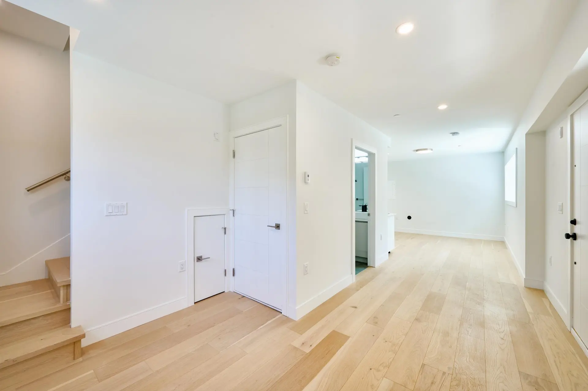 810 E 51st Avenue - Image 13
