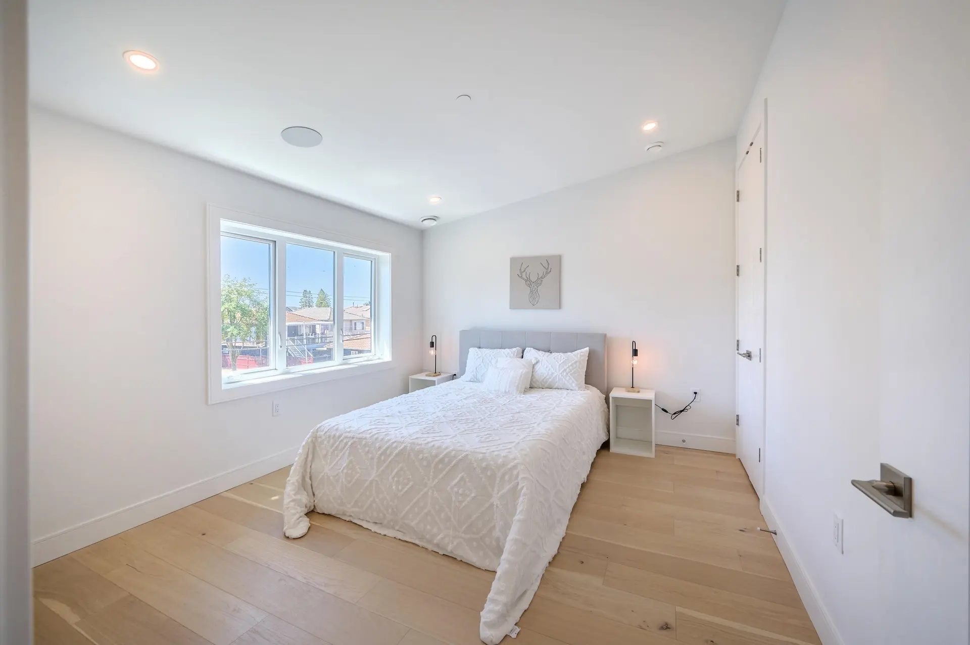 810 E 51st Avenue - Image 10
