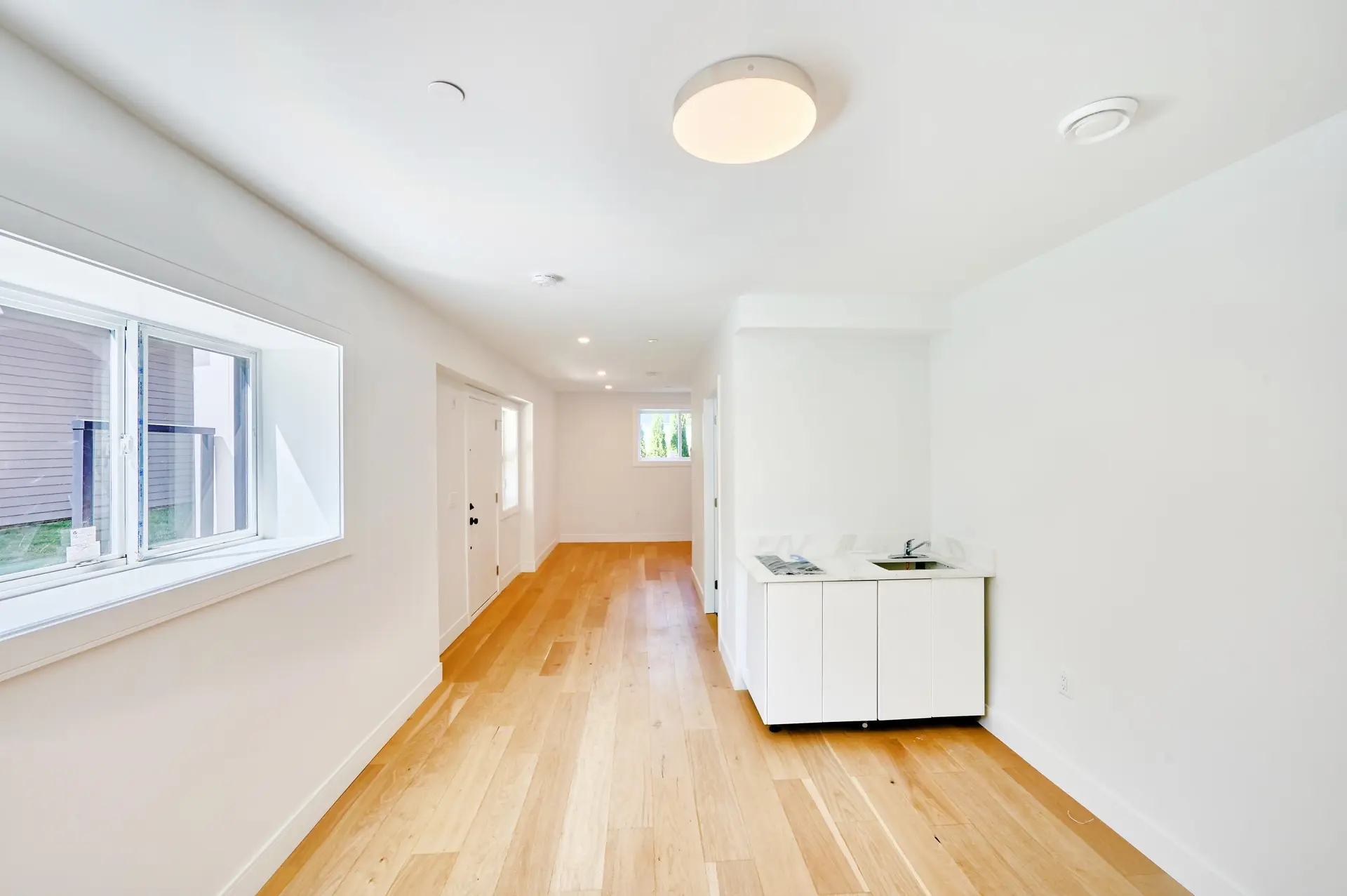 810 E 51st Avenue - Image 14