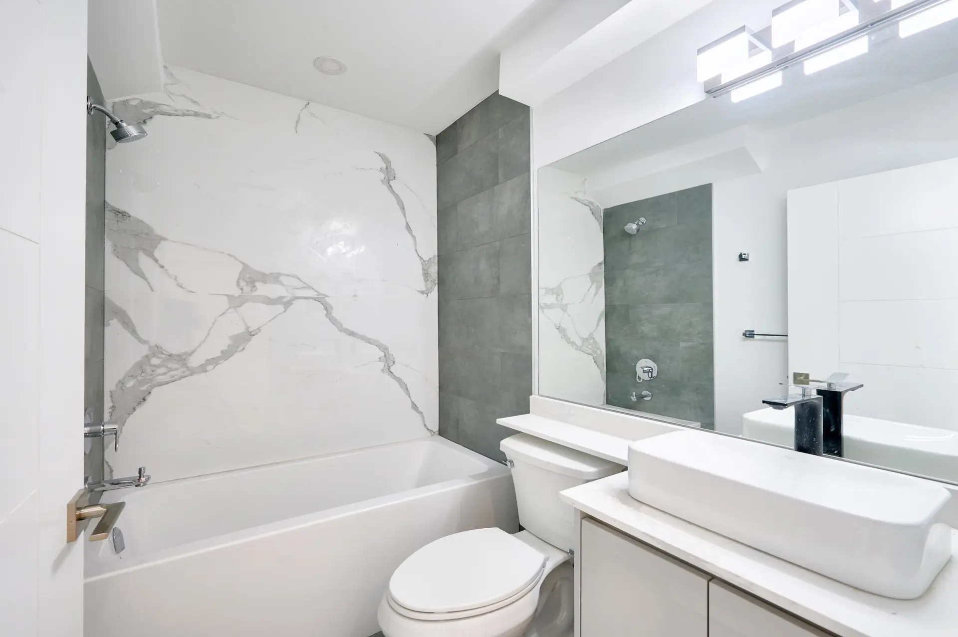 810 E 51st Avenue - Image 15