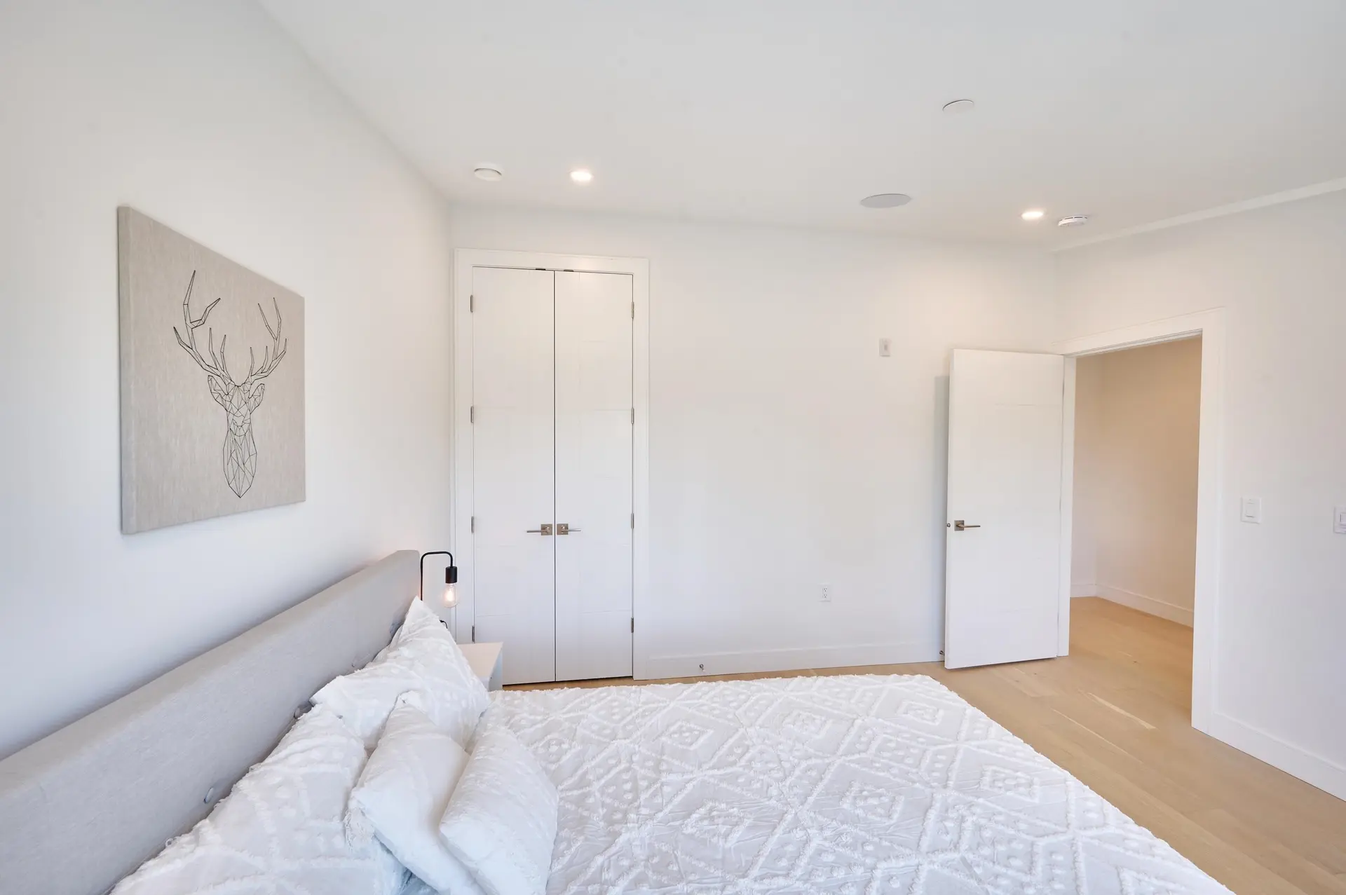 810 E 51st Avenue - Image 11