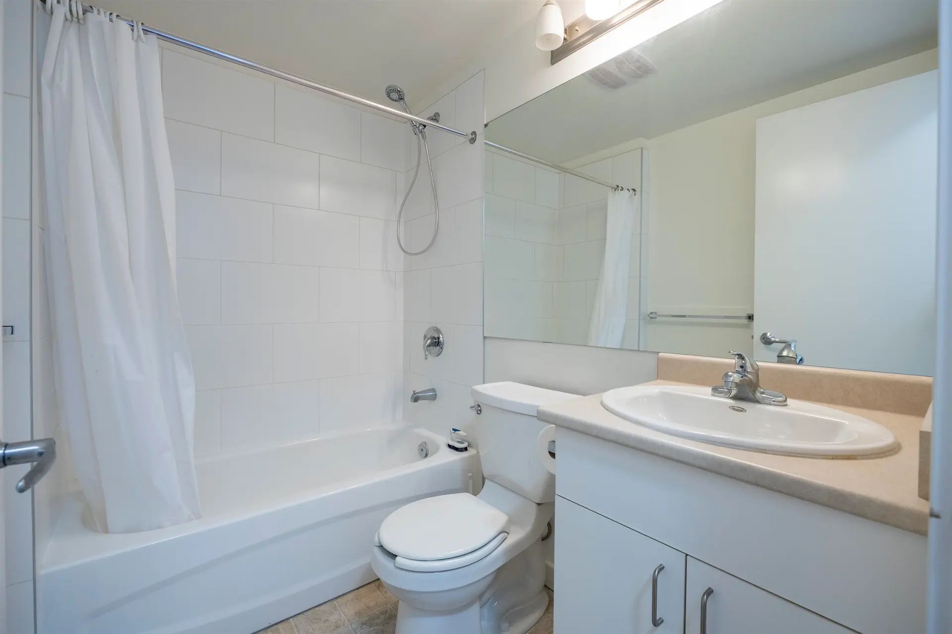 #206 1033 St. Georges Avenue - Image 12