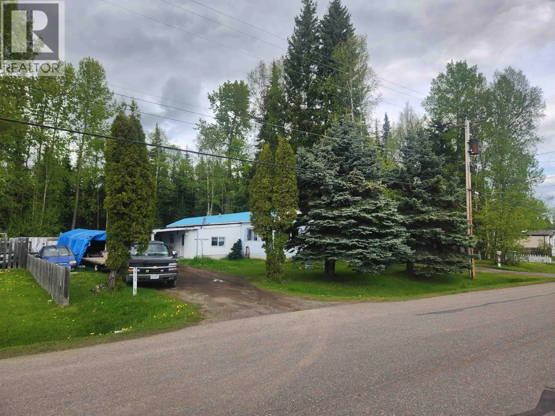 3906 KNIGHT CRESCENT - Image 1