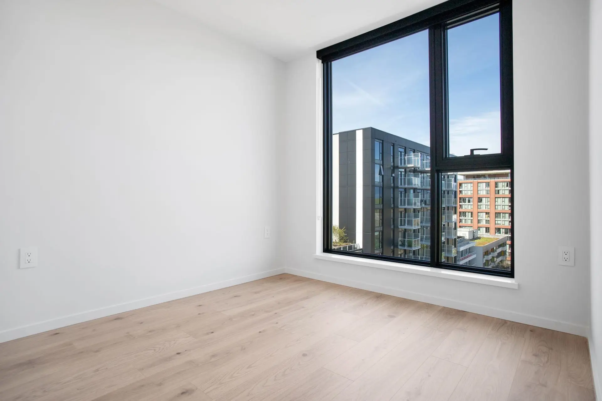 #753 5189 Earles Street - Image 4