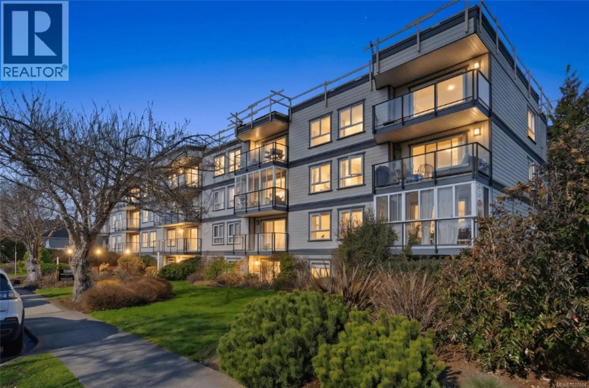 Property at #204 1024 Fairfield Rd, Victoria, BC