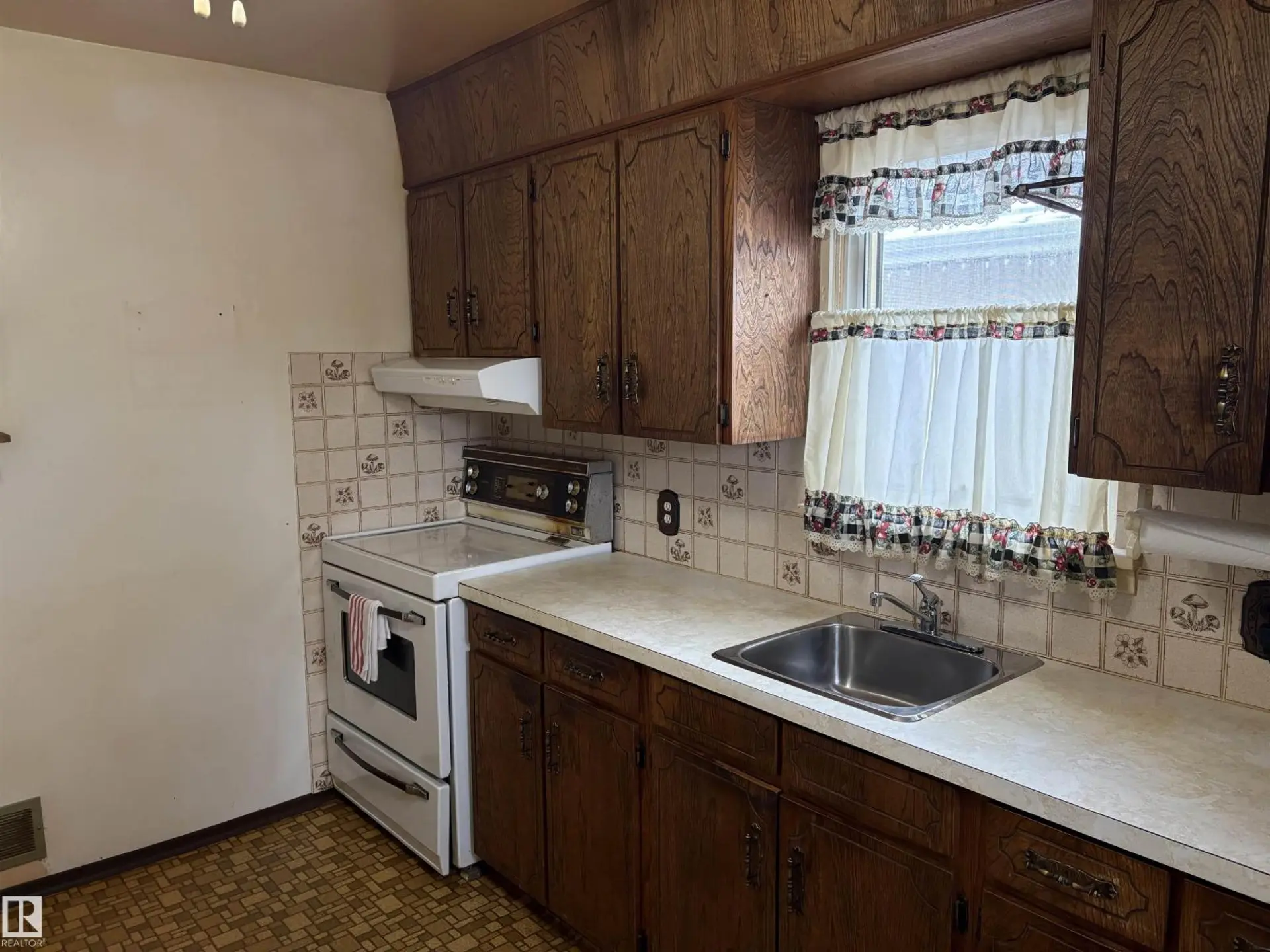 10916 151 ST NW - Image 14