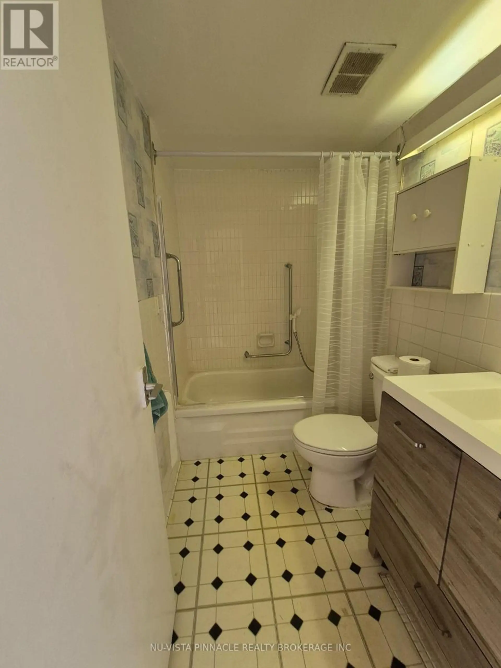 #612 1 MASSEY SQUARE - Image 12