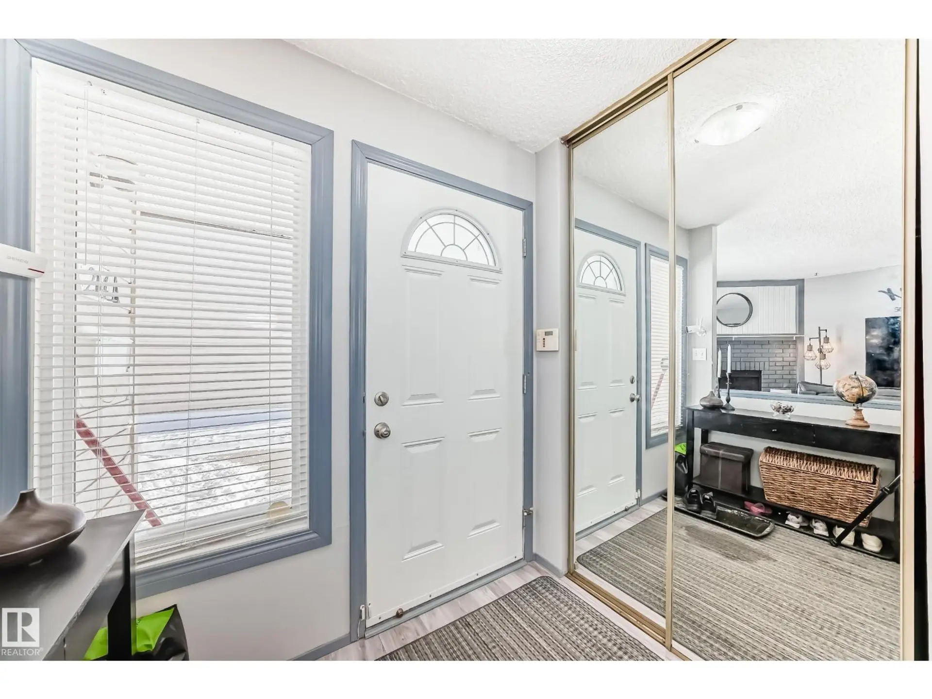 214A WARWICK RD NW - Image 2