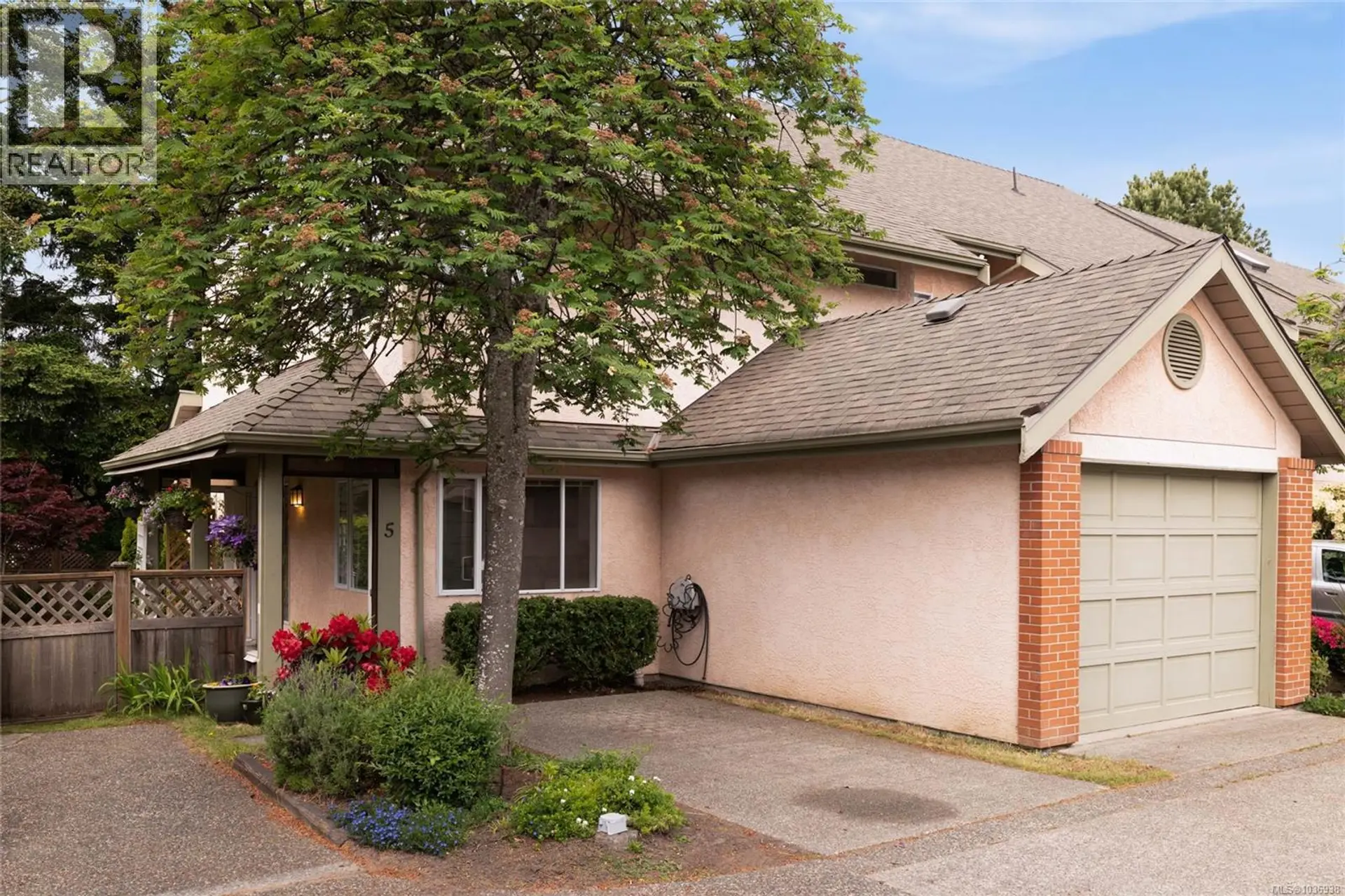 Property at #5 216 Russell St, Victoria, BC