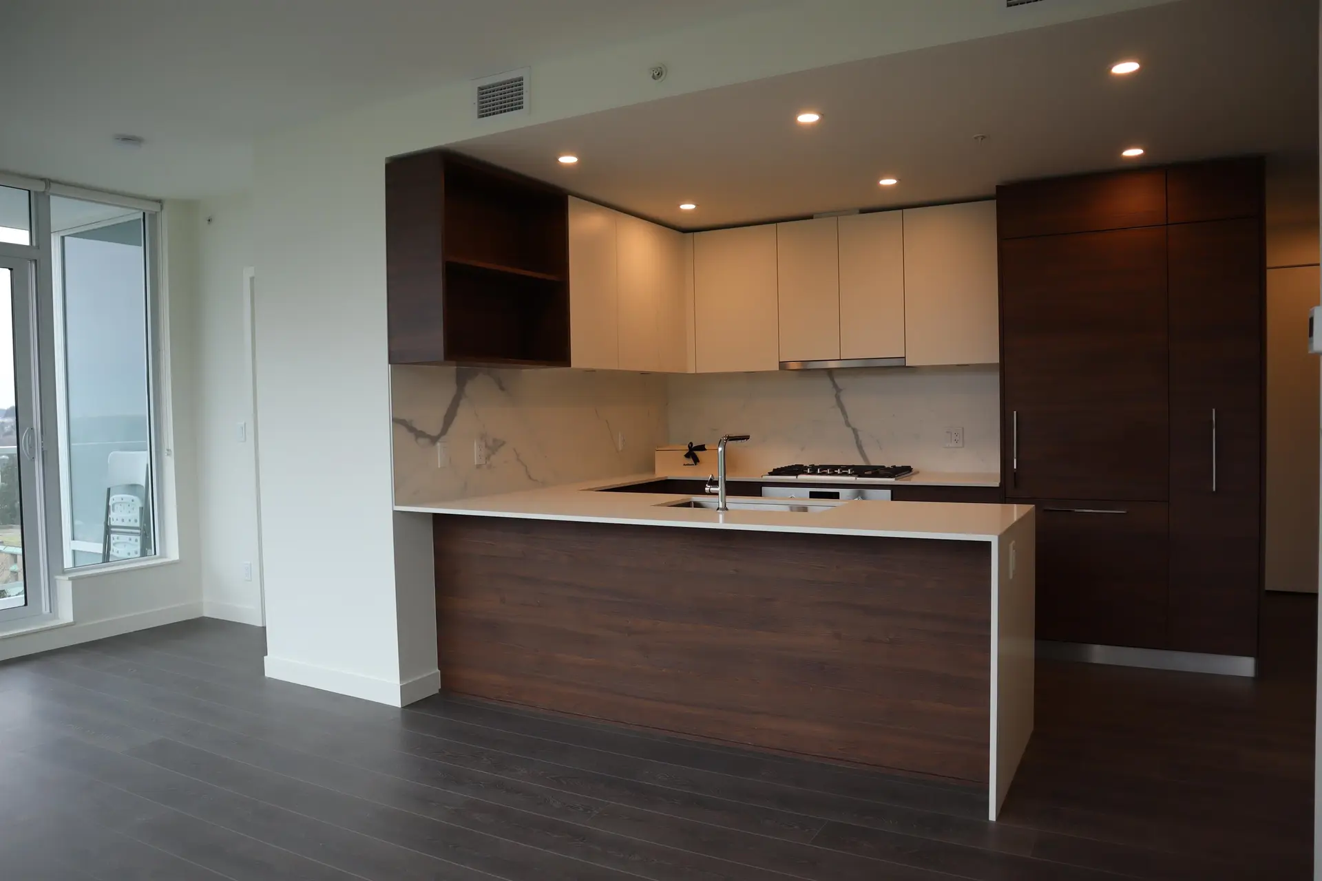 #705 585 Austin Avenue - Image 2