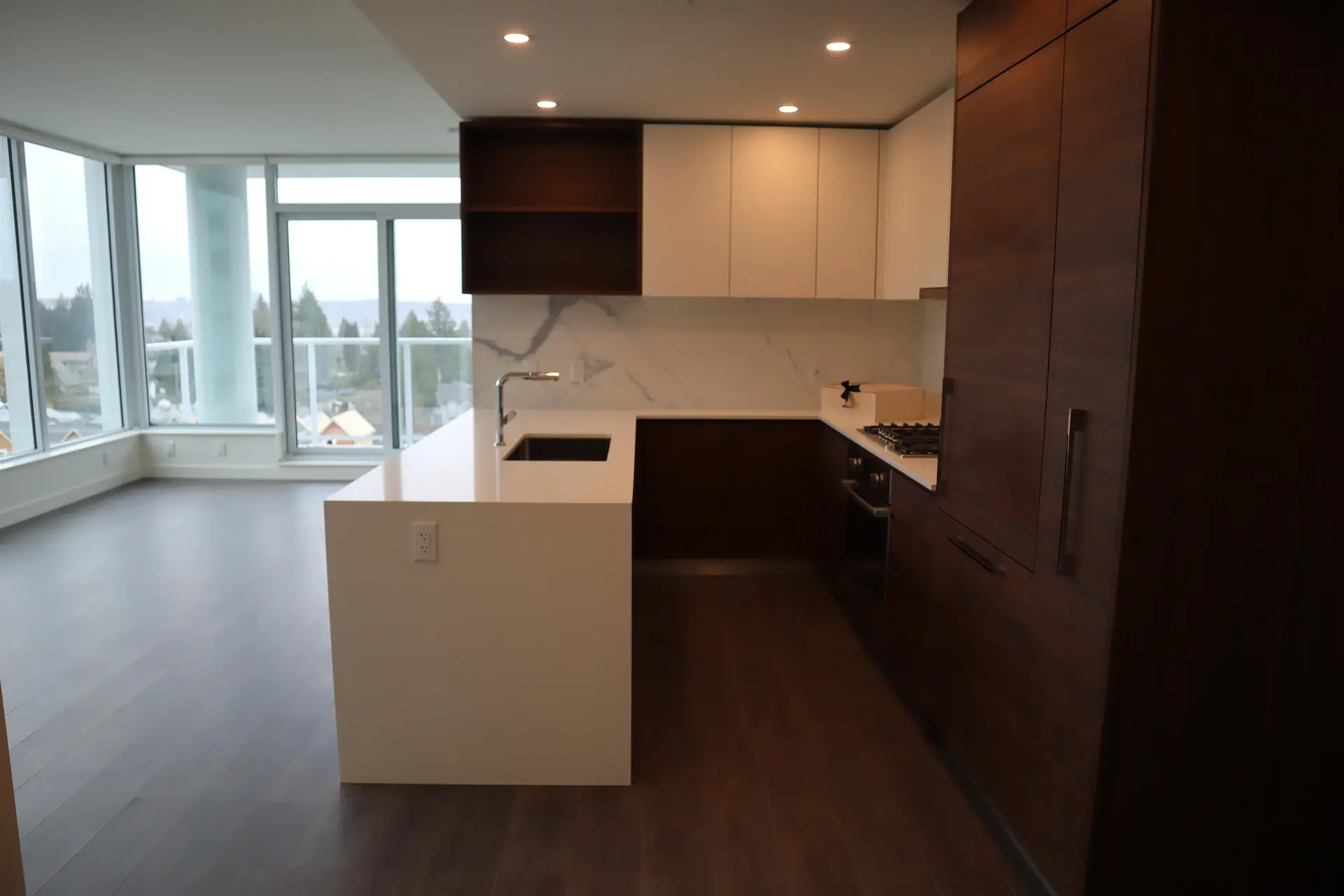 #705 585 Austin Avenue - Image 6