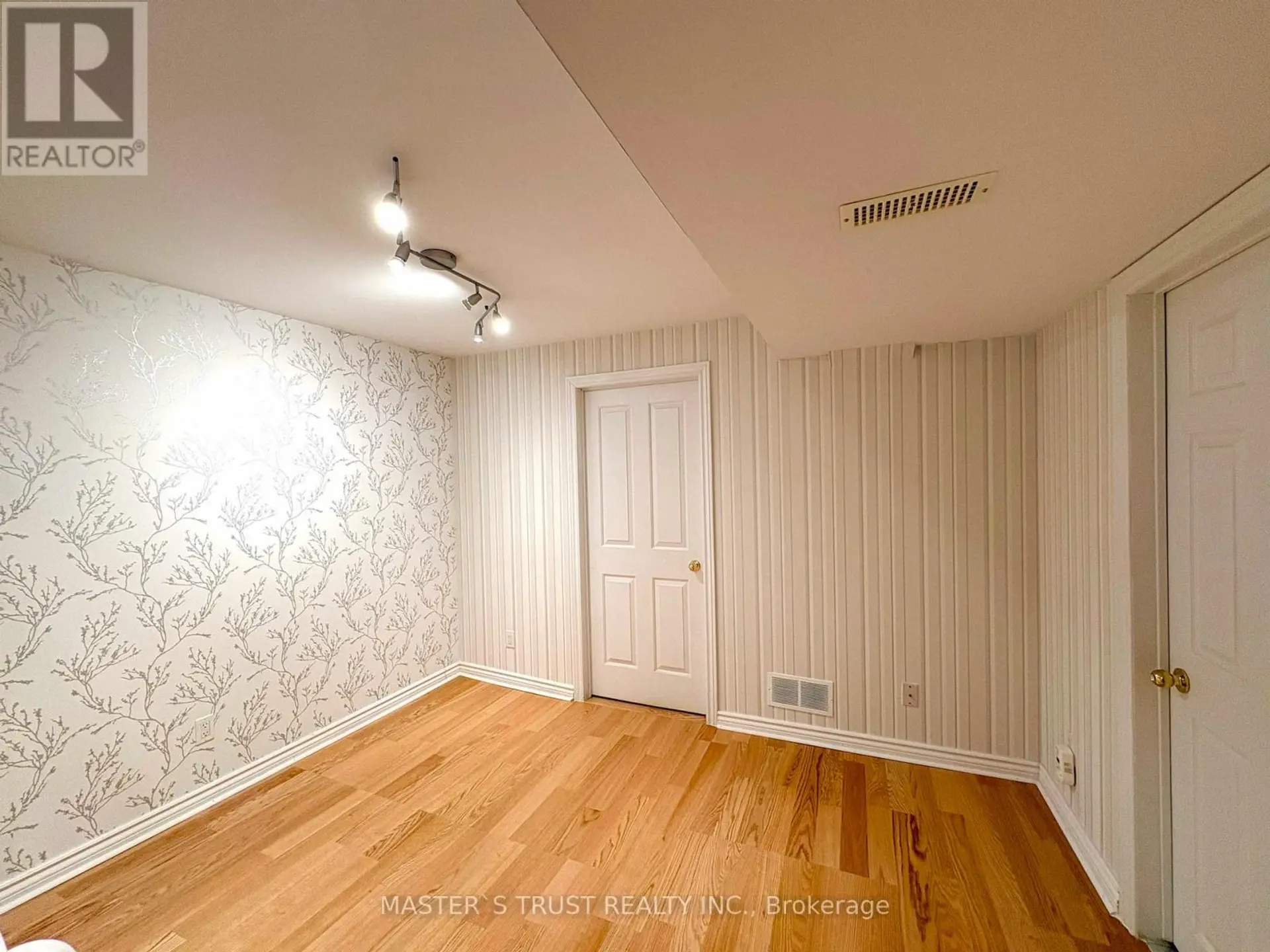 55 RUSSELL HILL ROAD - Image 15