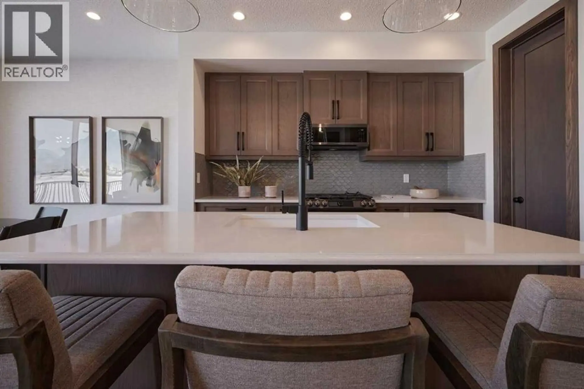58 Raven Point SE - Image 2