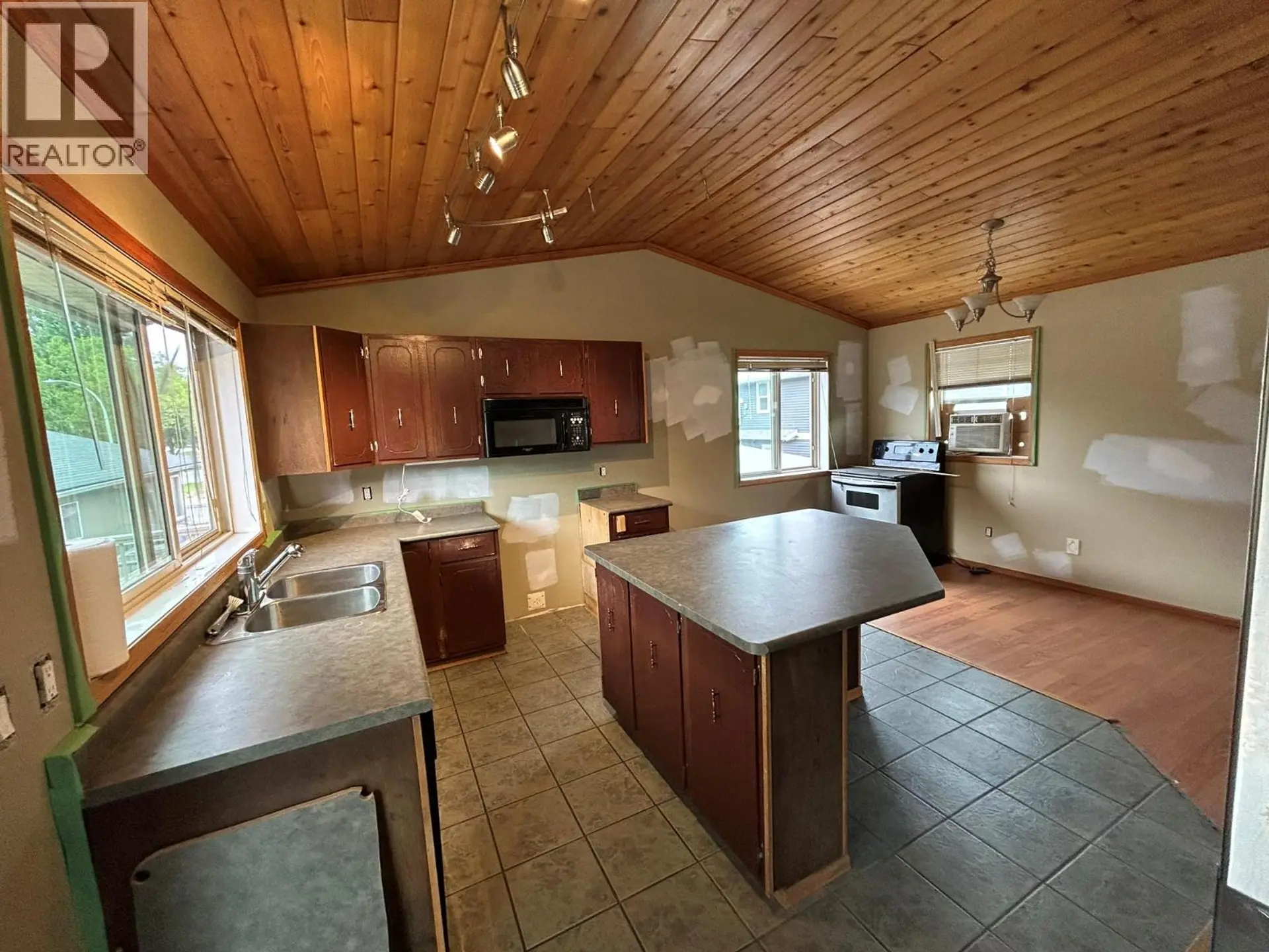 525 Central Avenue - Image 16