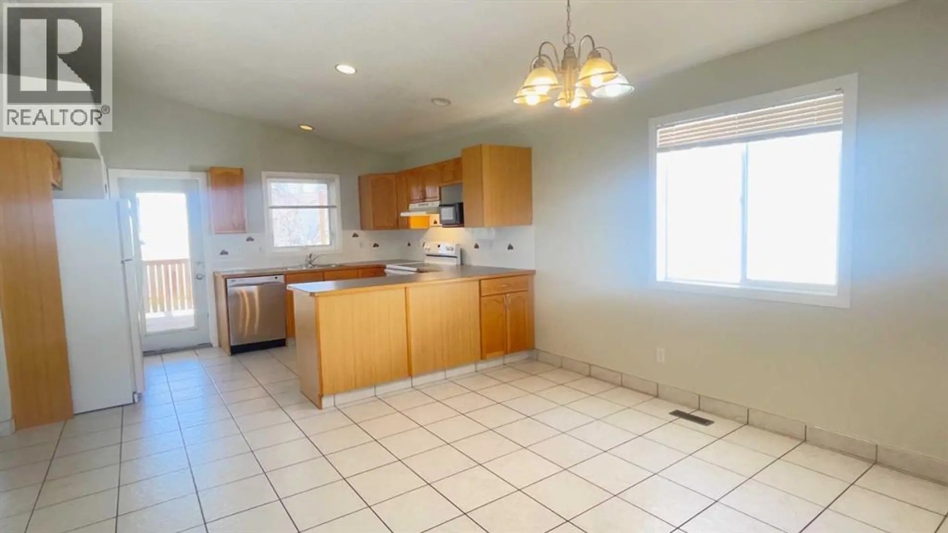 34 Blackfoot Road W - Image 5