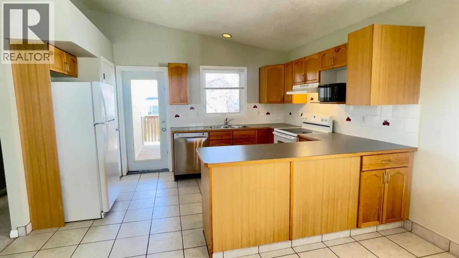 34 Blackfoot Road W - Image 6