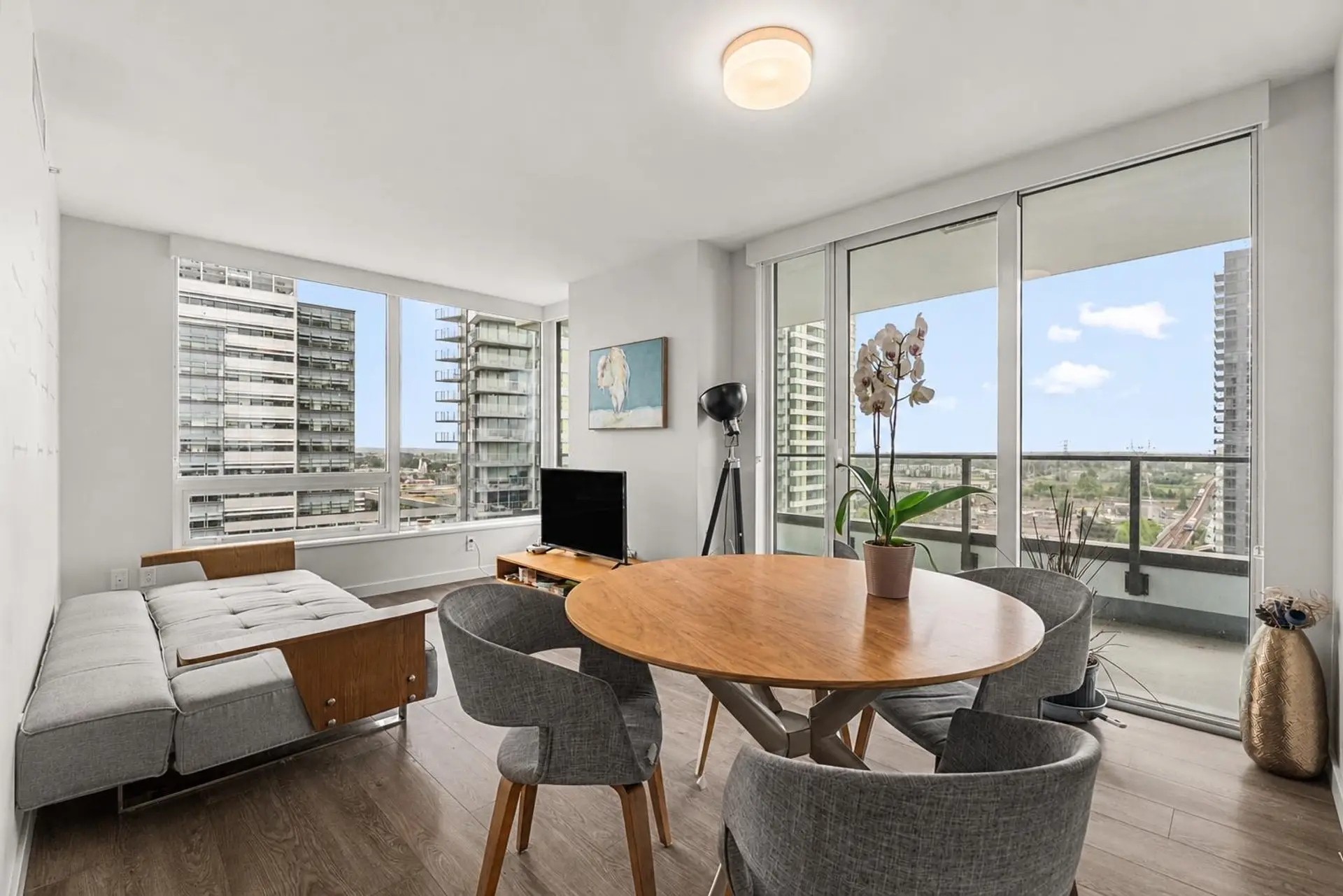 #1408 8189 Cambie Street - Image 6