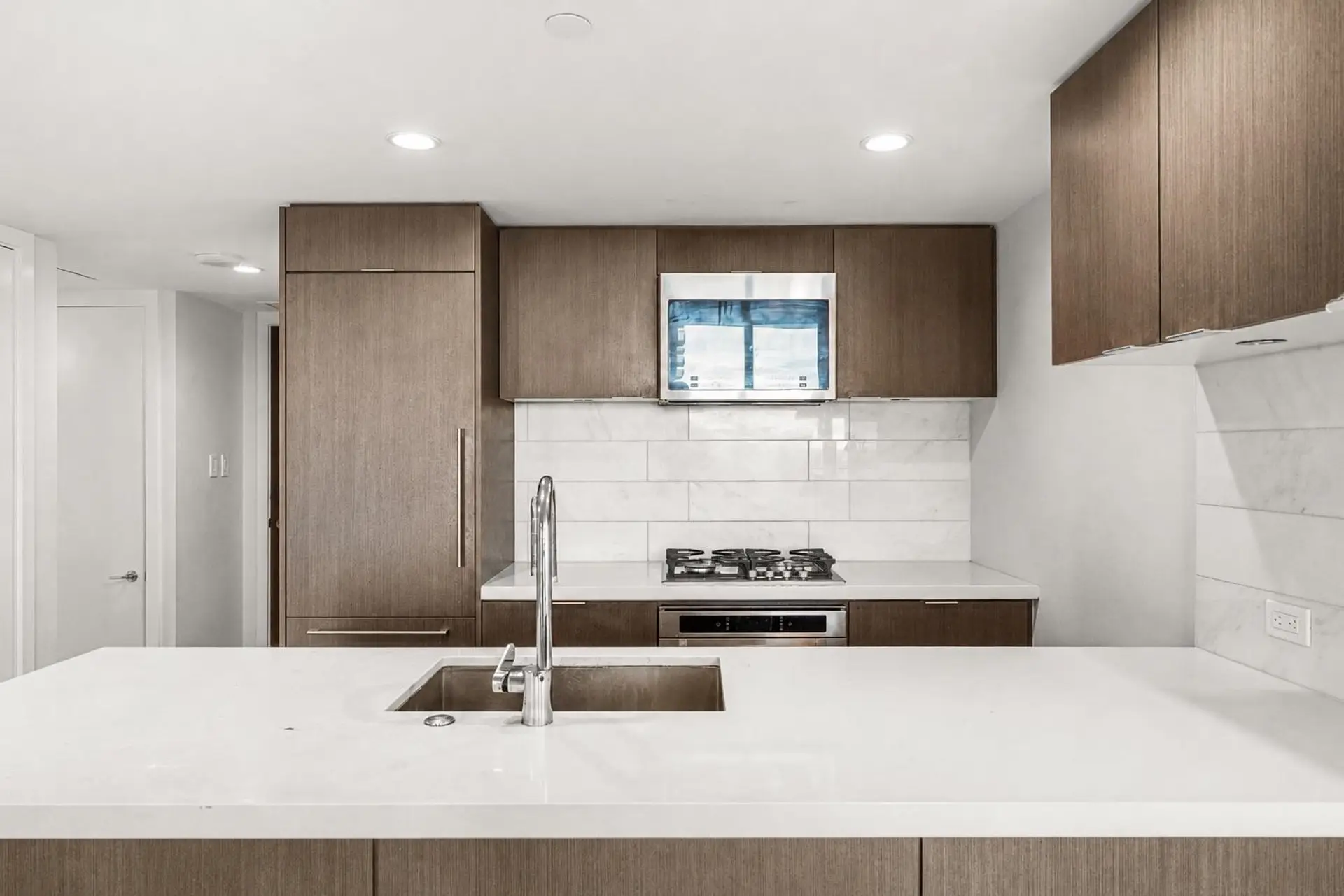#1408 8189 Cambie Street - Image 3