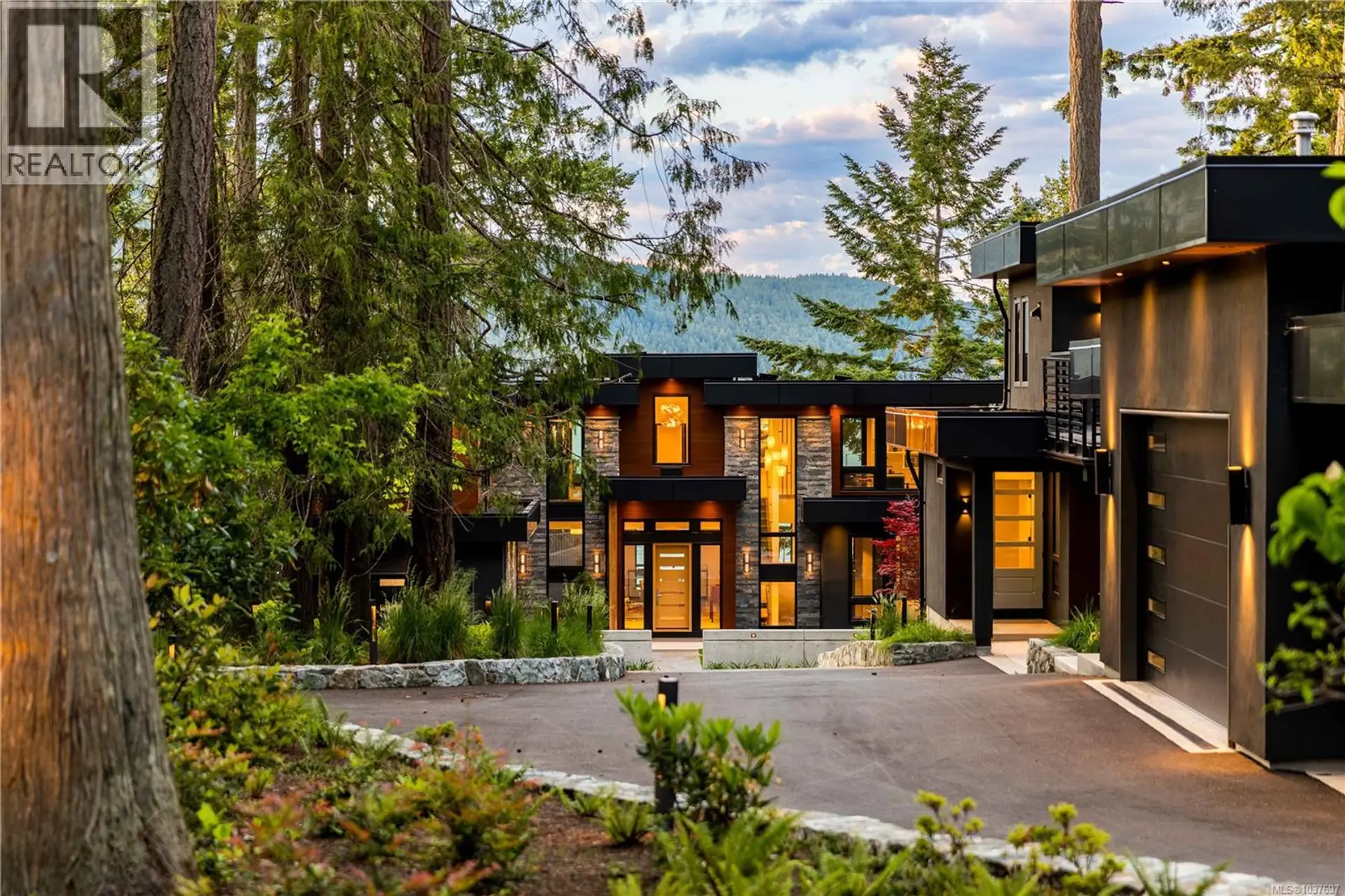 Property at 848 Lands End Rd, North Saanich, BC