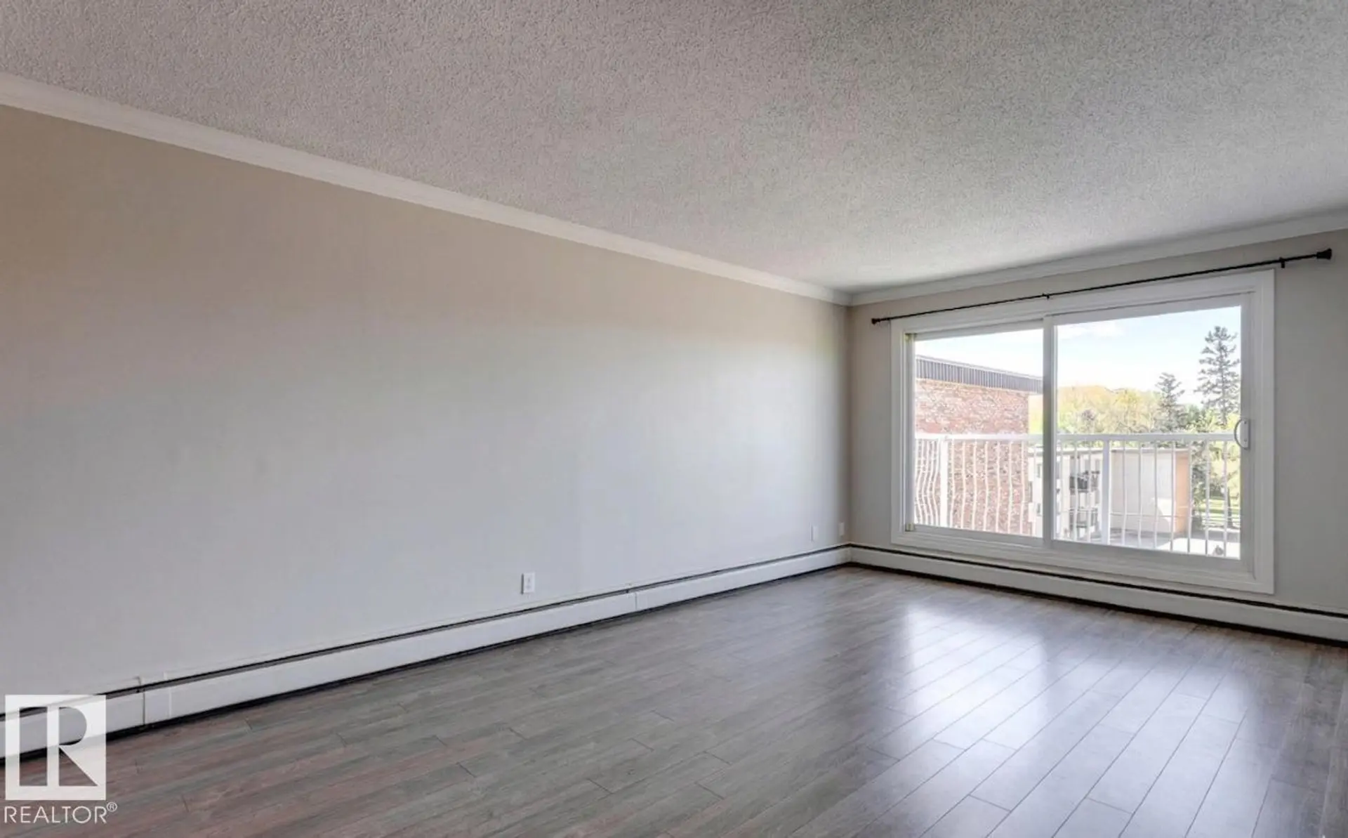#402 10330 113 ST NW - Image 4