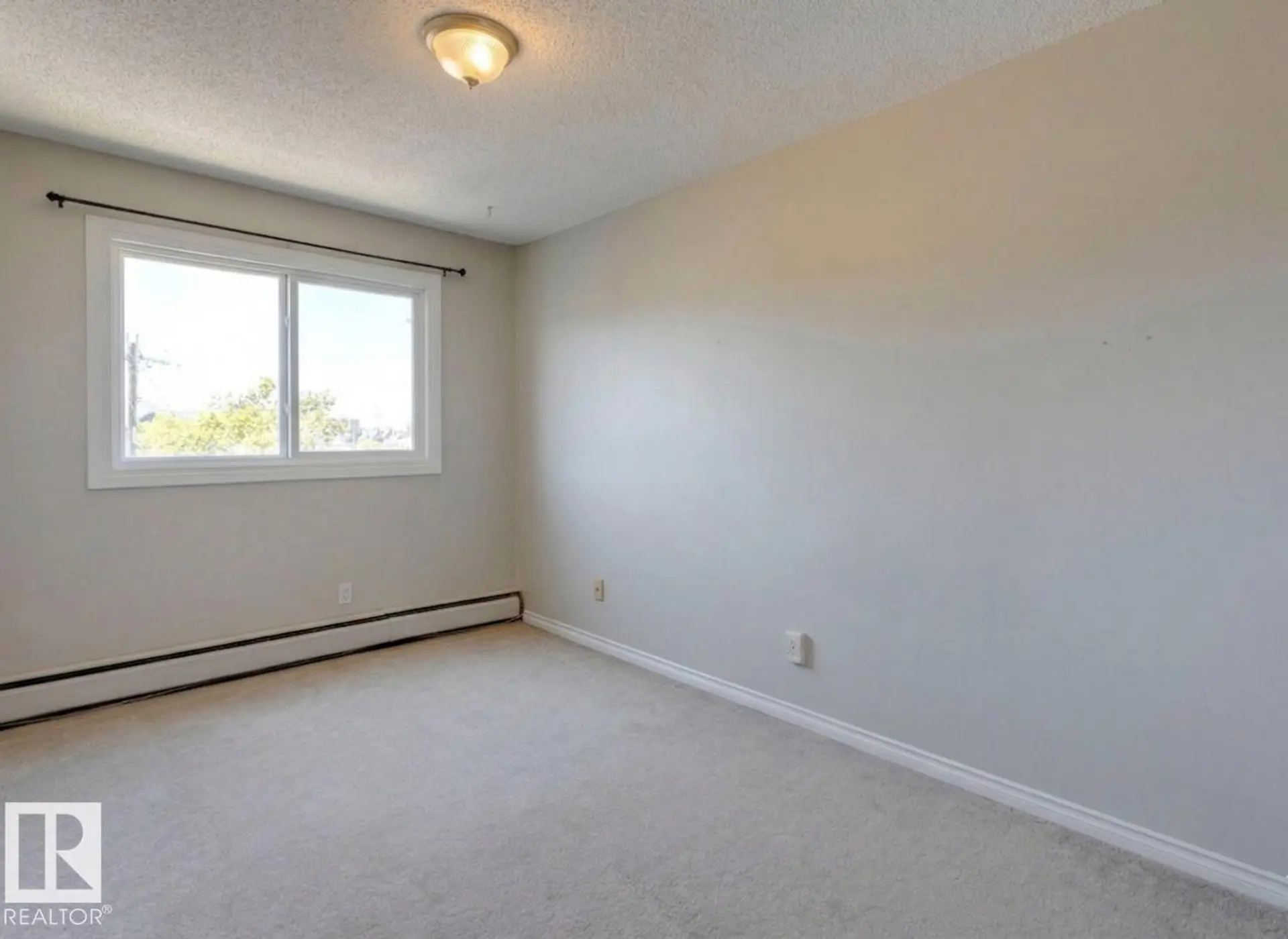 #402 10330 113 ST NW - Image 10