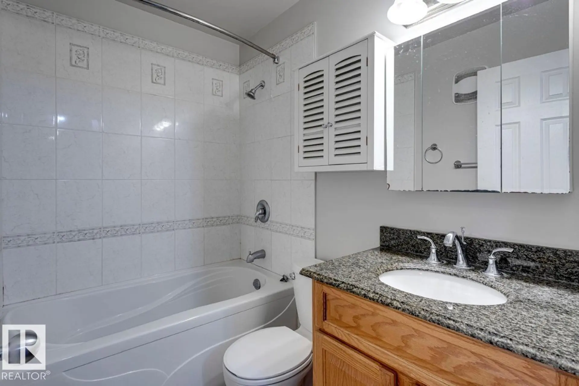 #402 10330 113 ST NW - Image 14