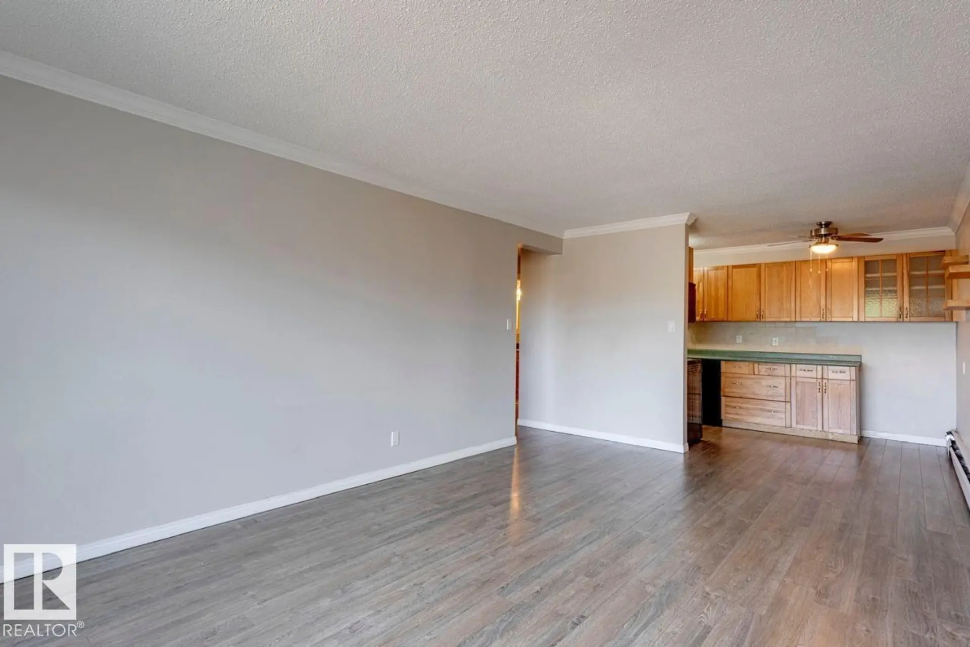 #402 10330 113 ST NW - Image 7