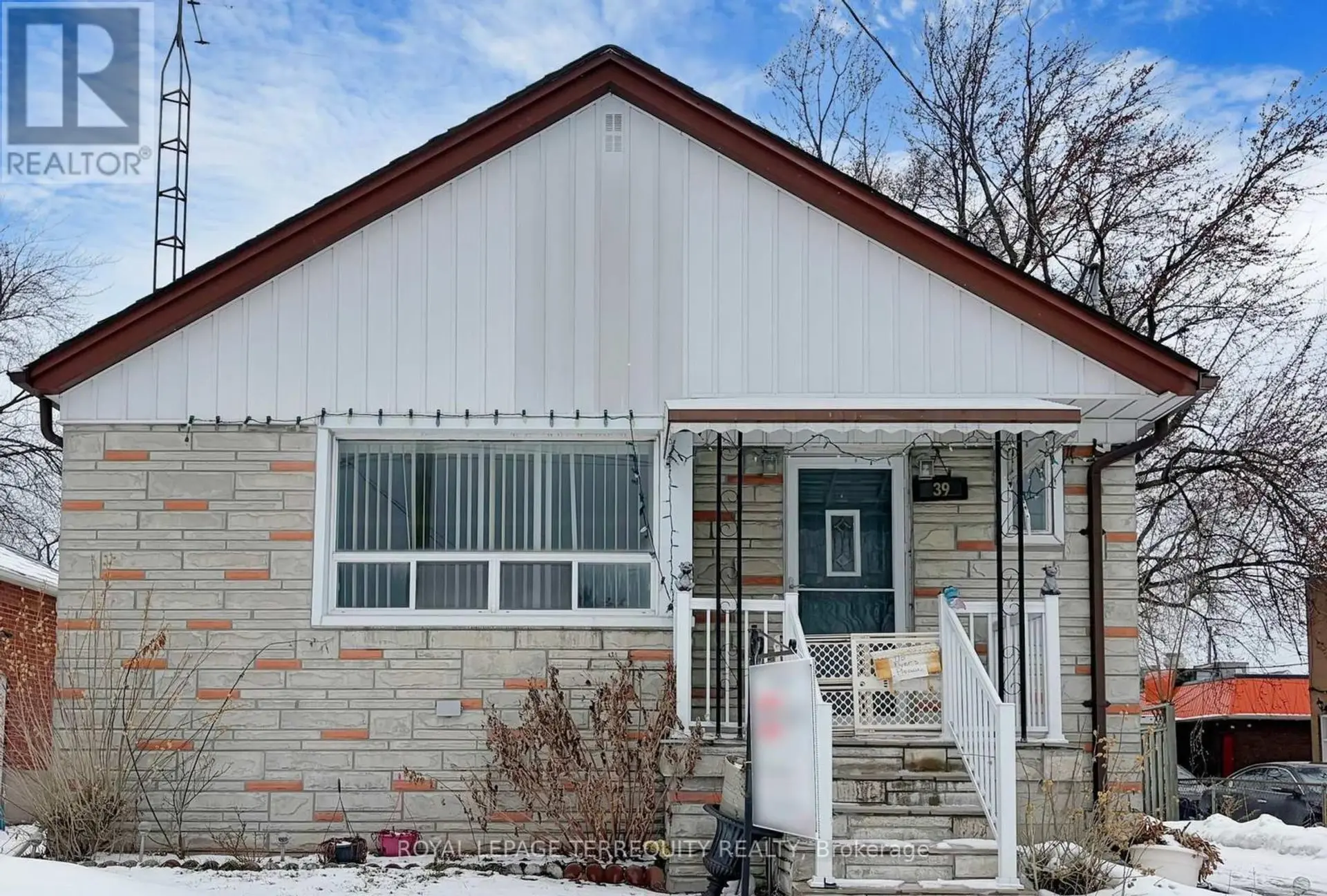 39 COULES COURT - Image 1