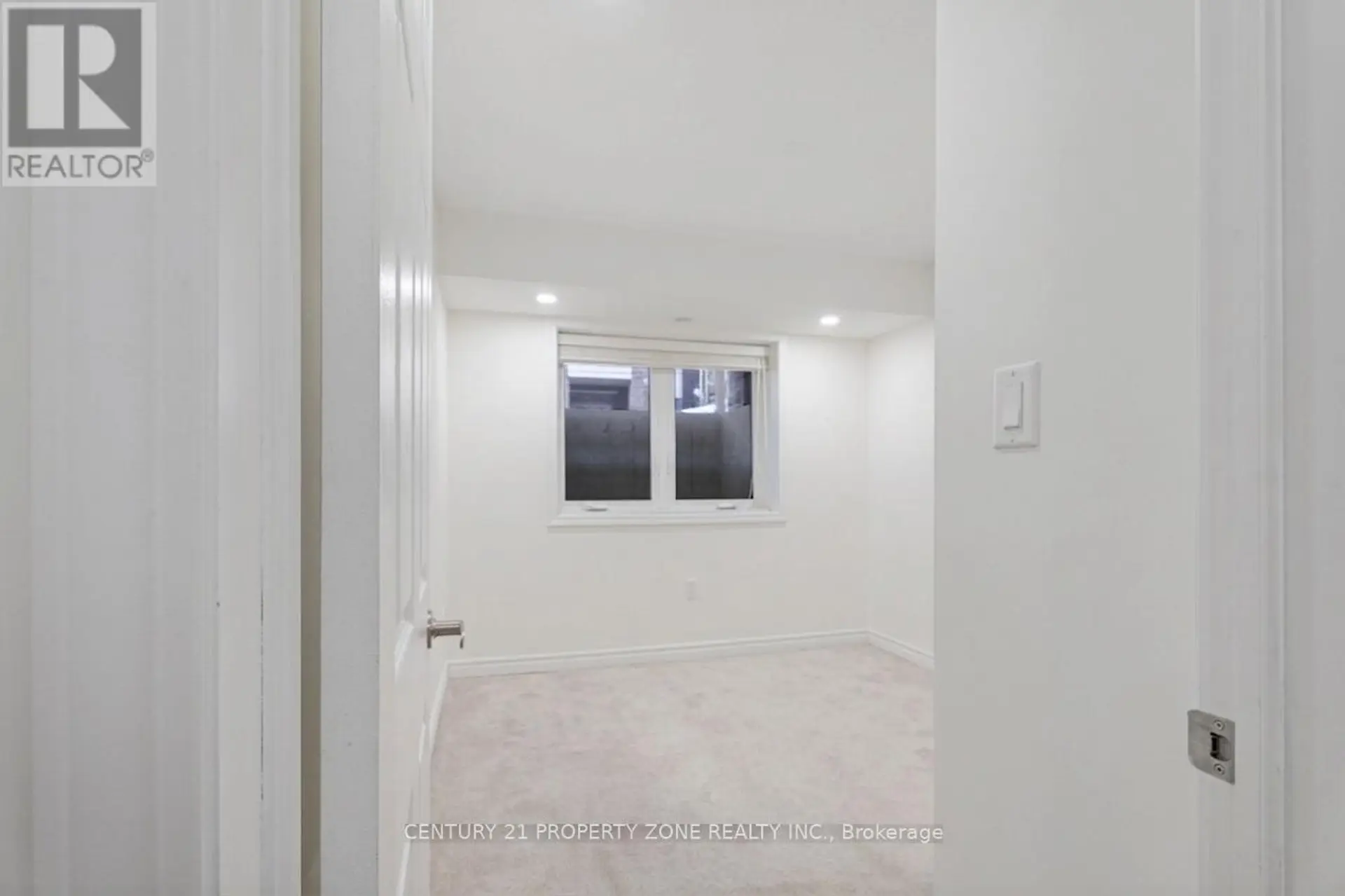#4 250 LAGERFELD DRIVE - Image 11