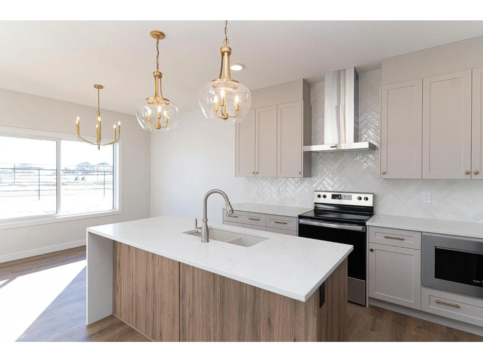 935 18 AV NW - Image 15