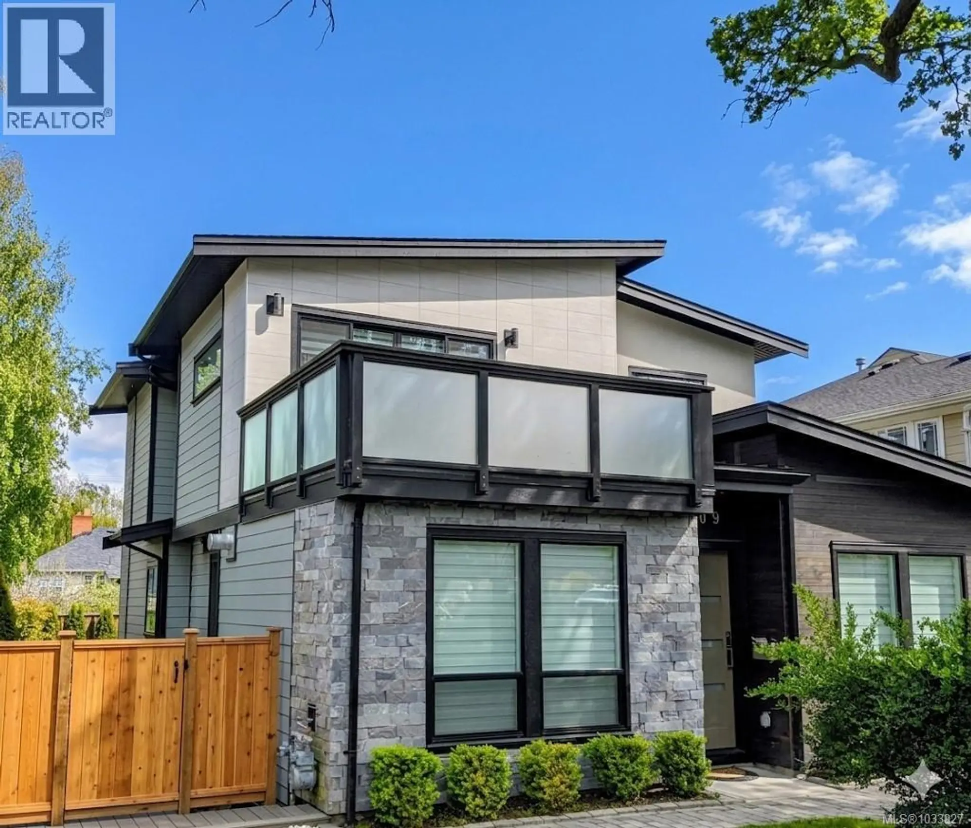 Property at 909 Bank St, Victoria, BC