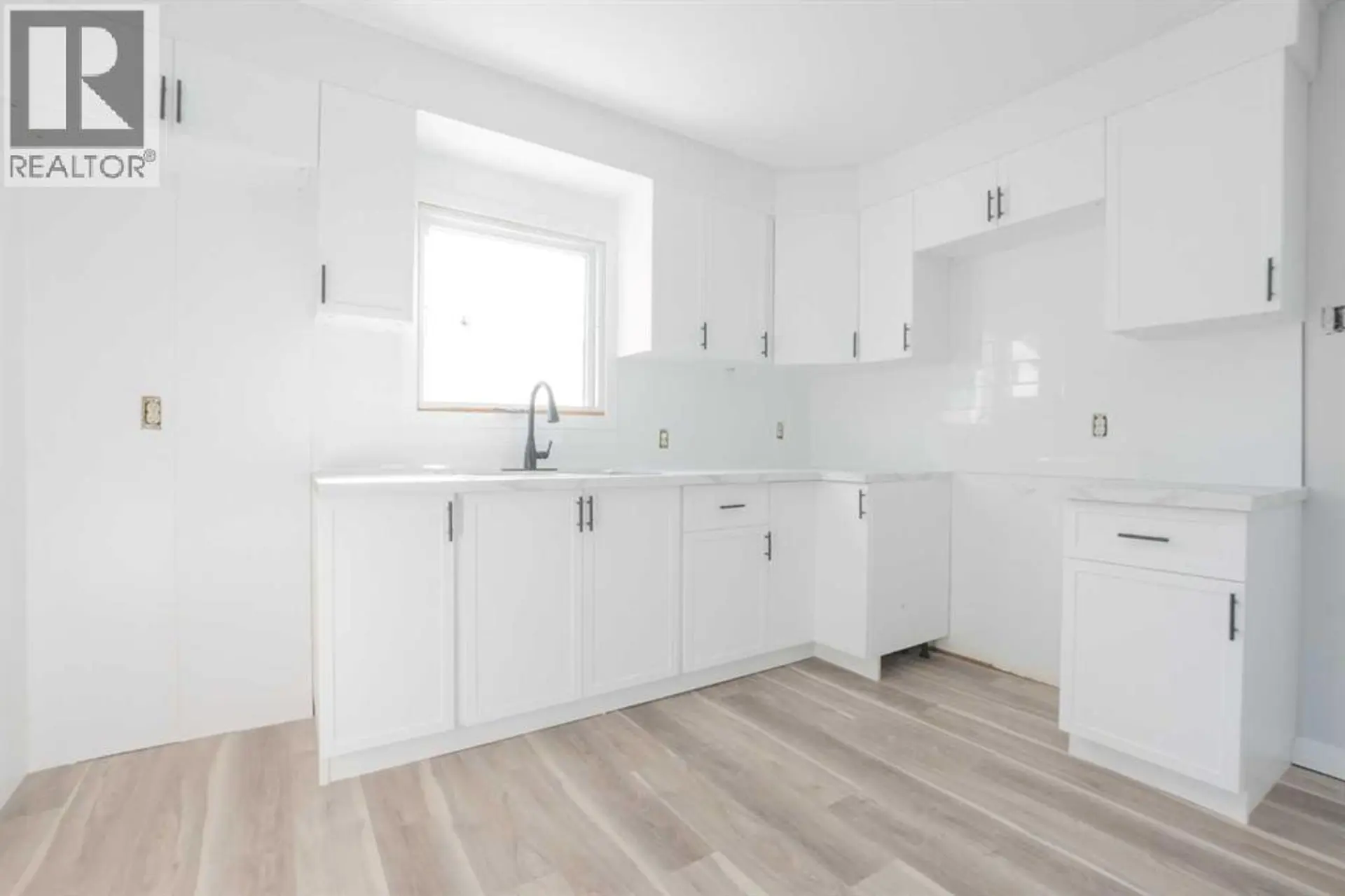 9513 105 Avenue - Image 6