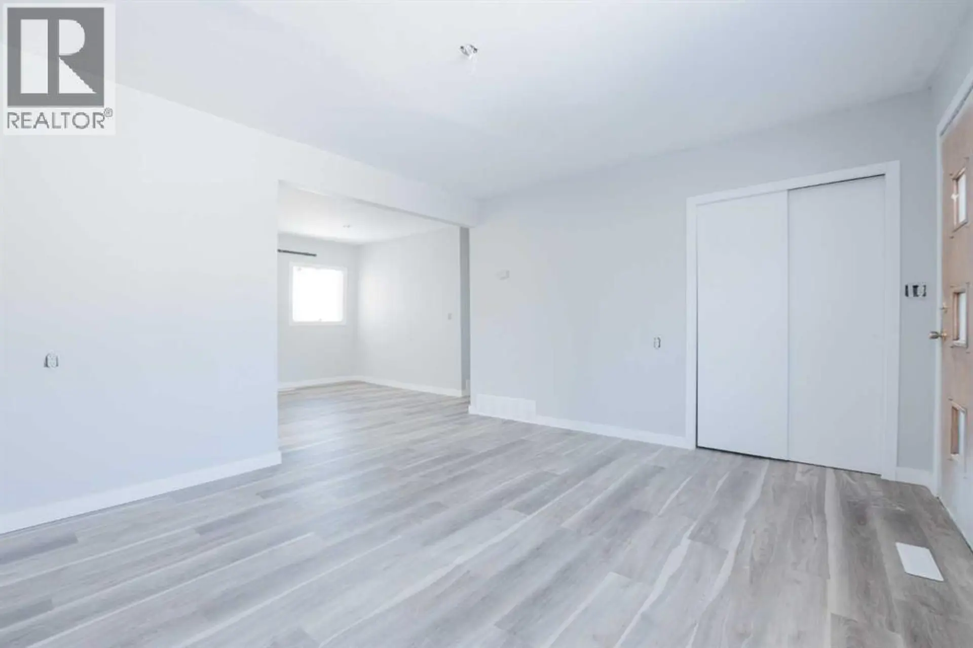 9513 105 Avenue - Image 7