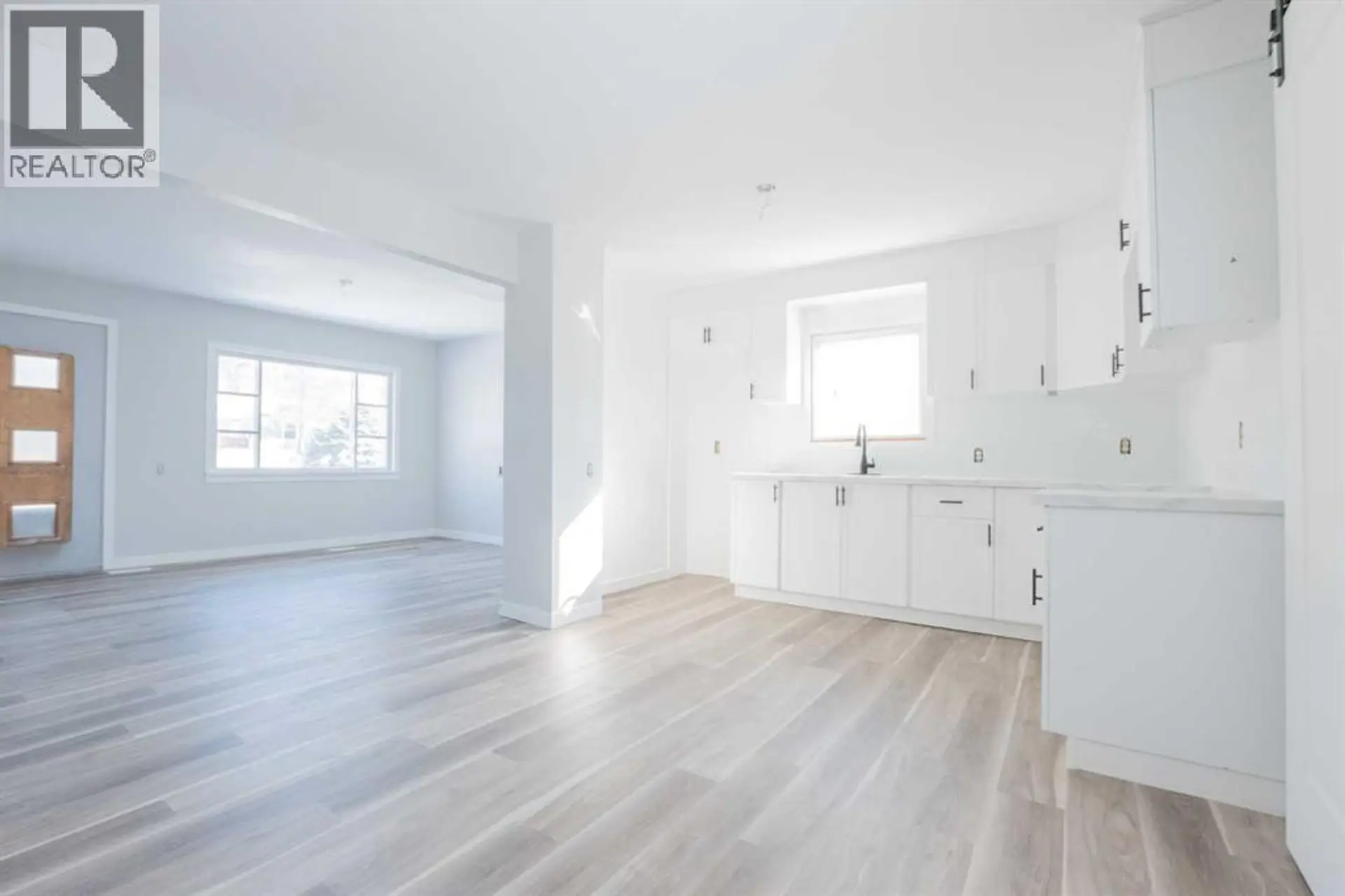 9513 105 Avenue - Image 4