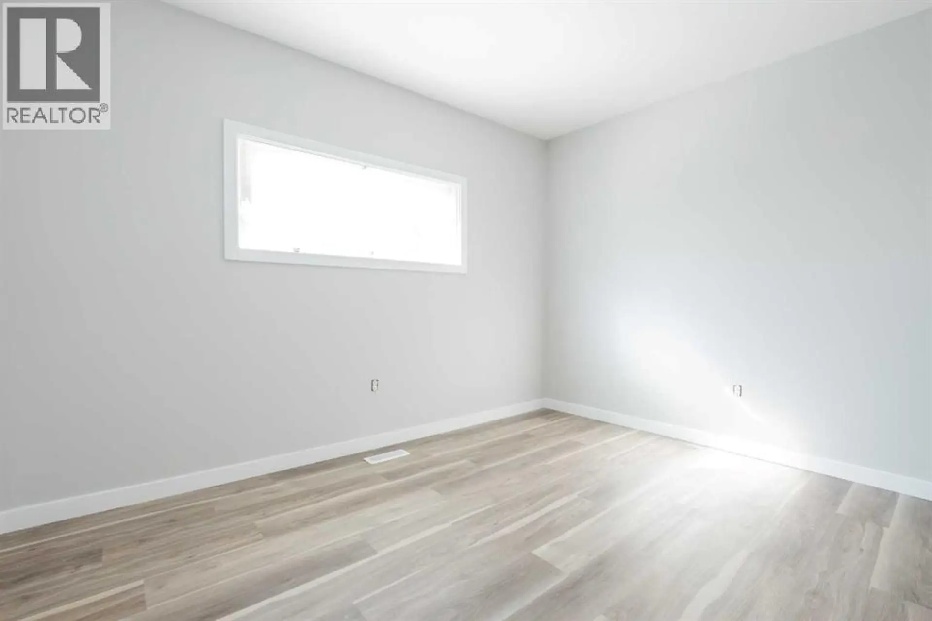 9513 105 Avenue - Image 9