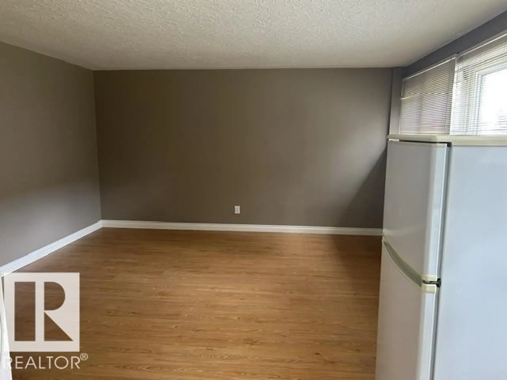 #2 6920 101 AV NW NW - Image 9