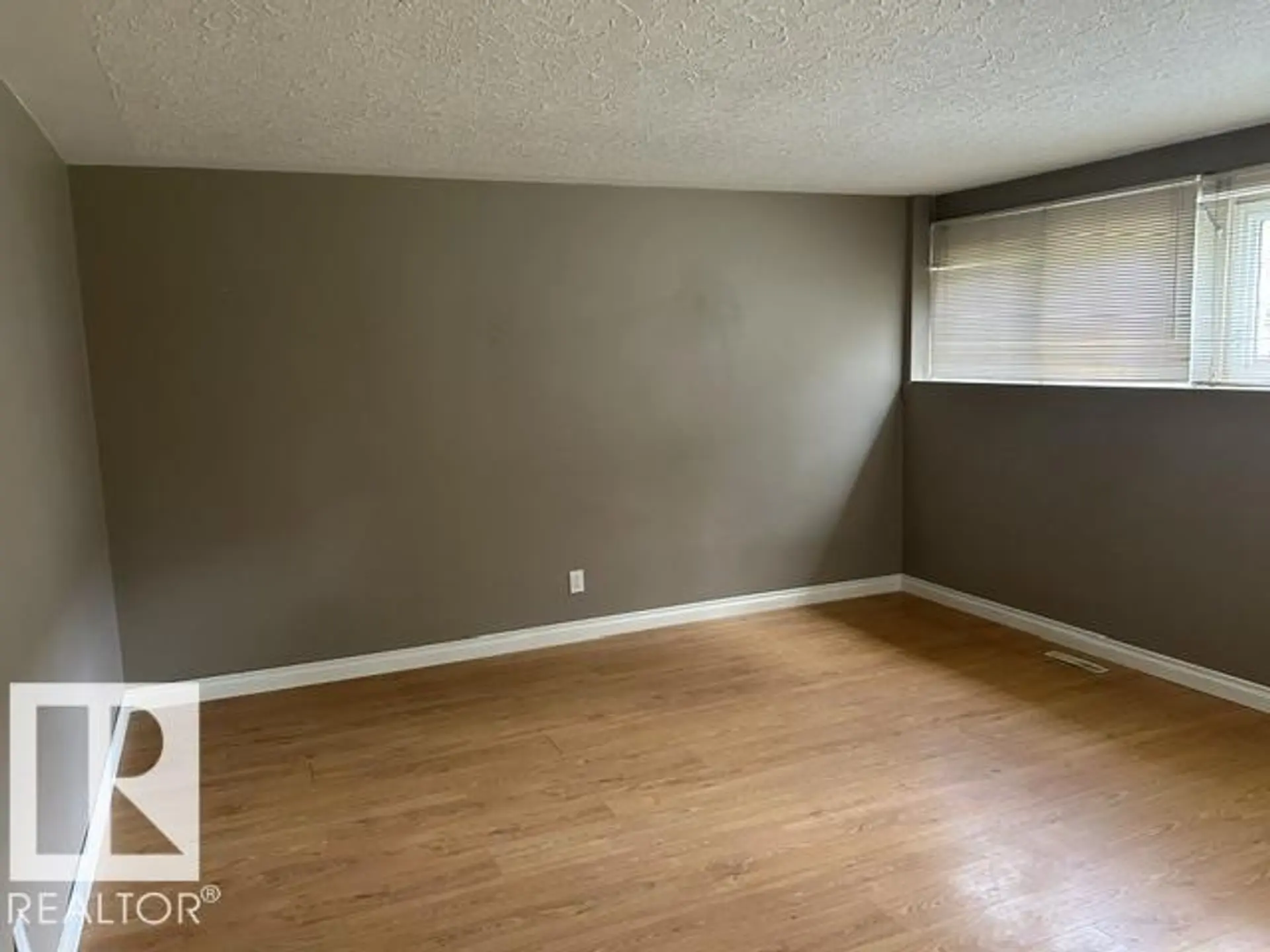 #2 6920 101 AV NW NW - Image 8