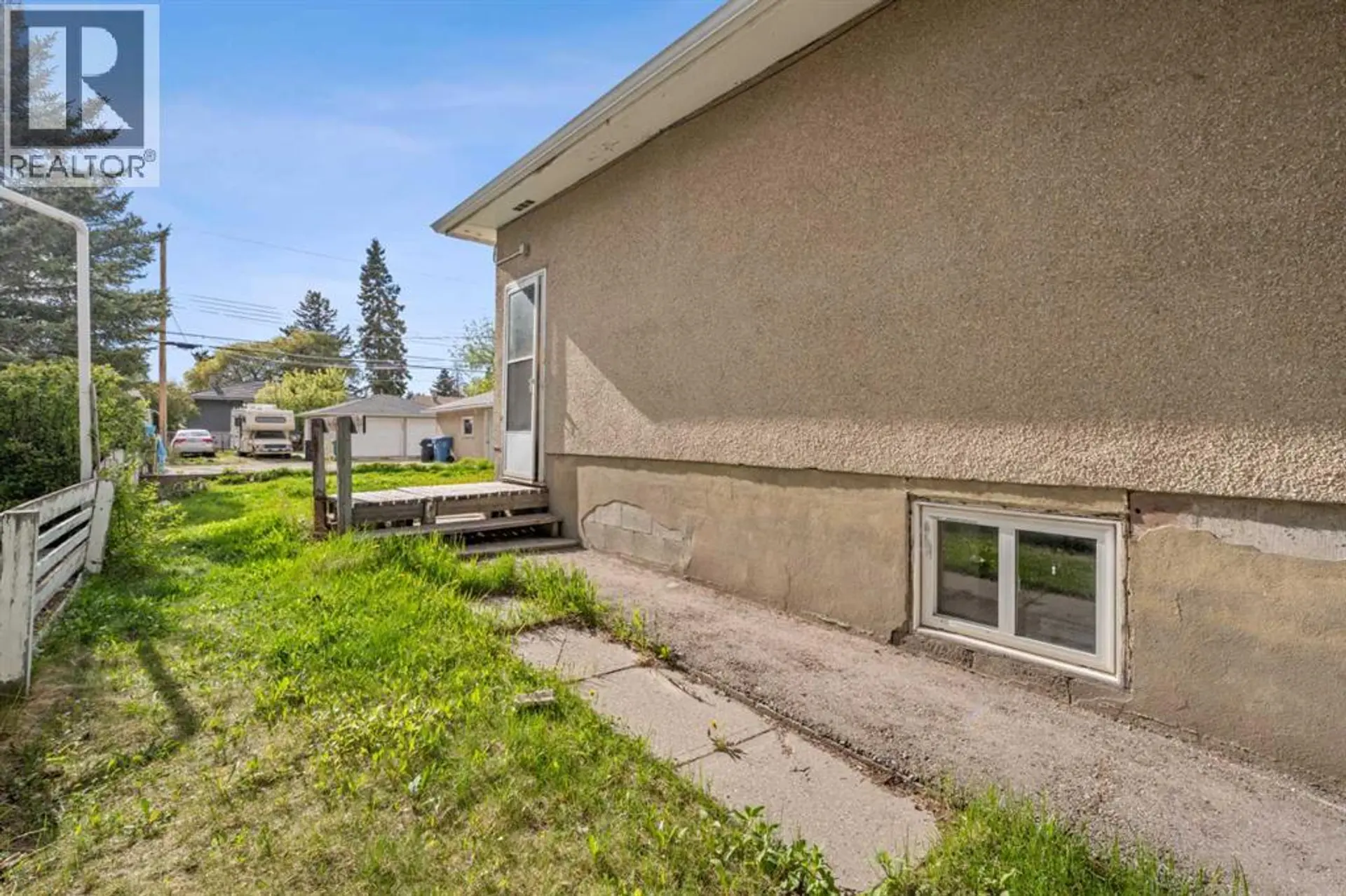 2211 41 Street SE - Image 8