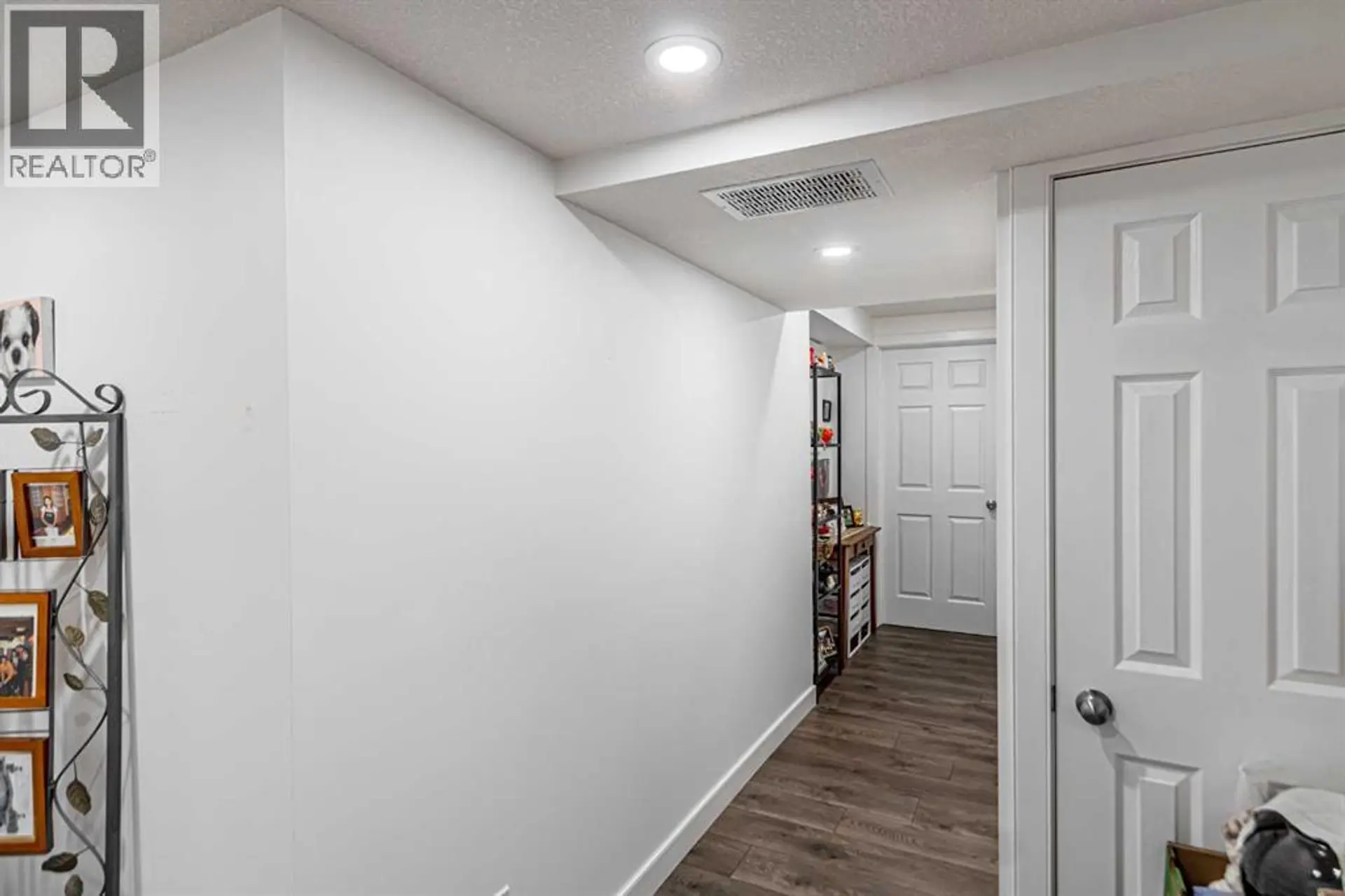#77 5103 35 Avenue SW - Image 12