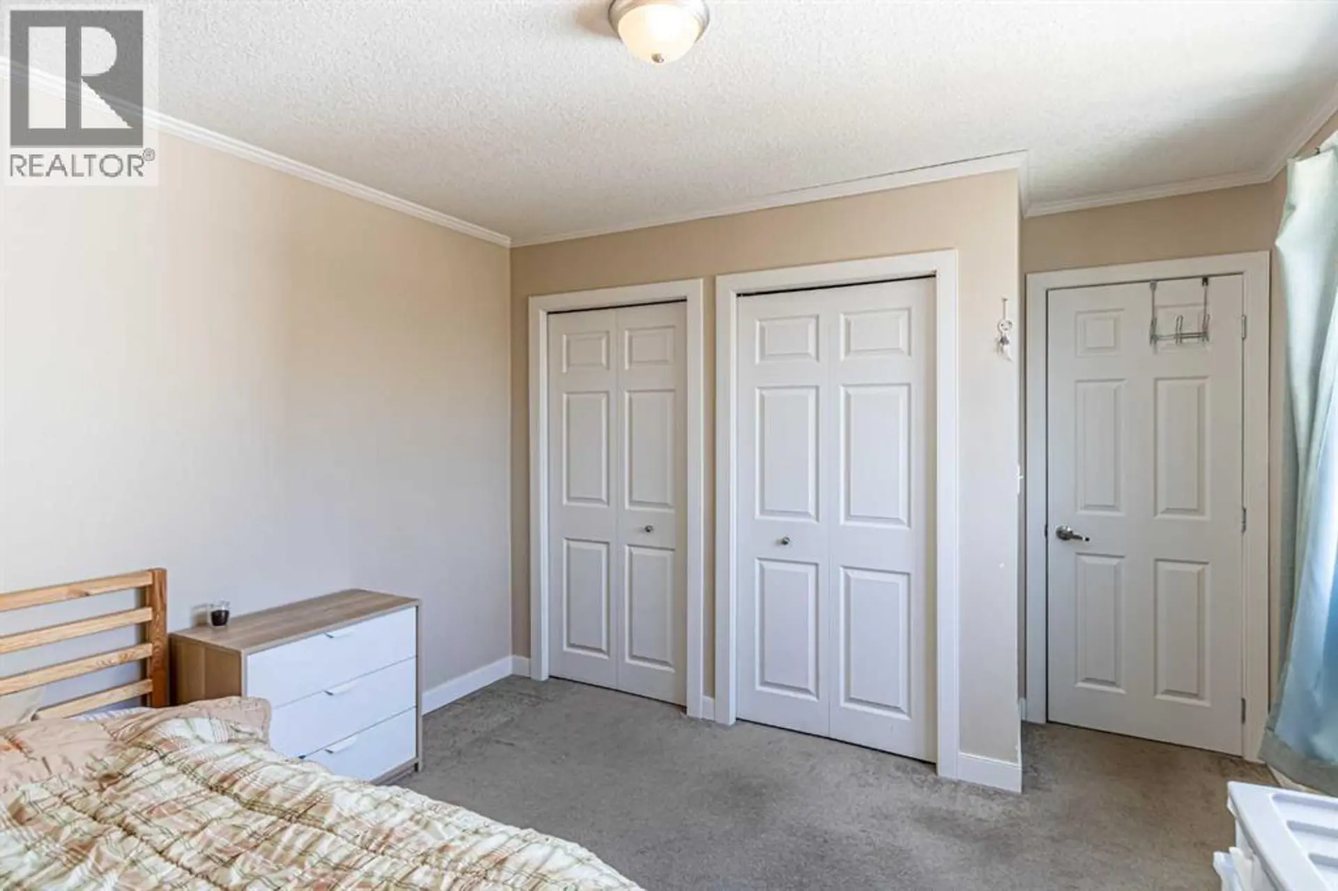 #77 5103 35 Avenue SW - Image 11