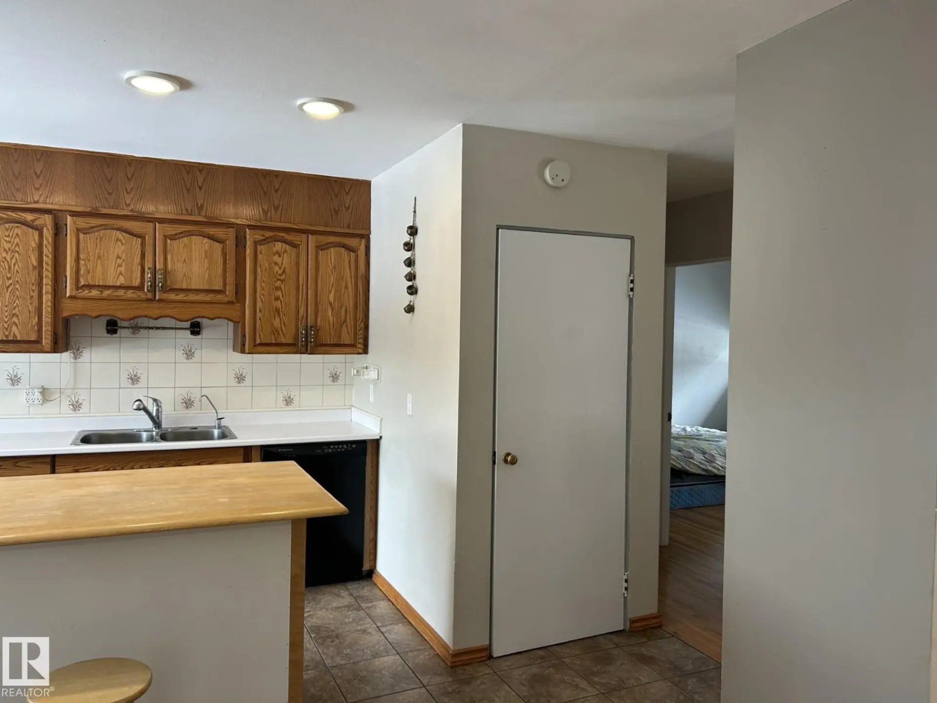 9128 83 ST NW - Image 5