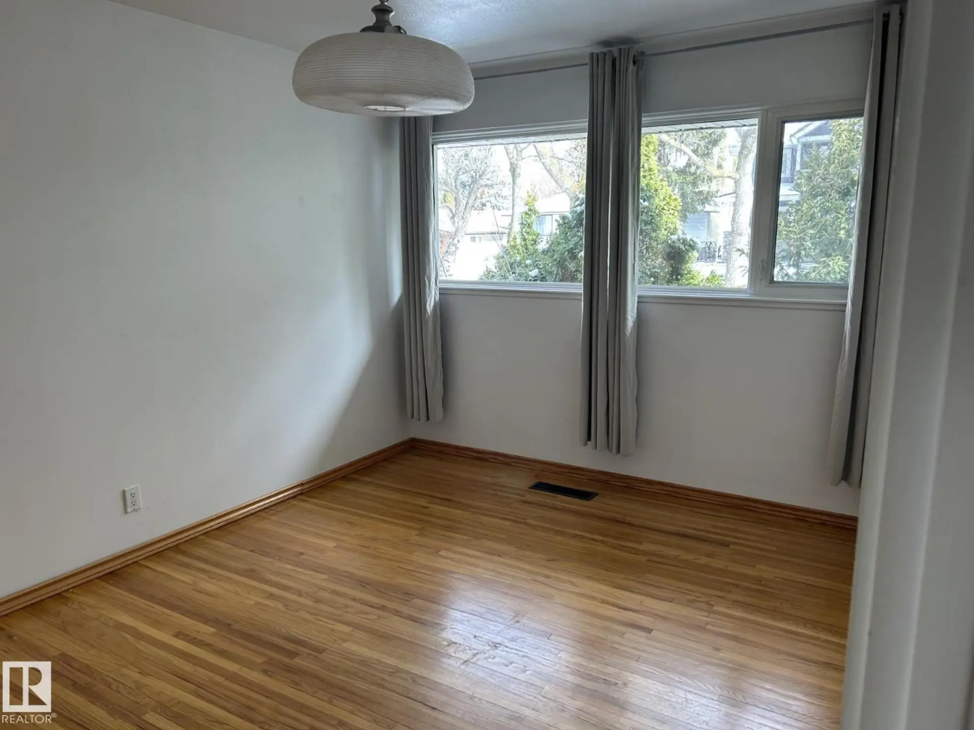 9128 83 ST NW - Image 7