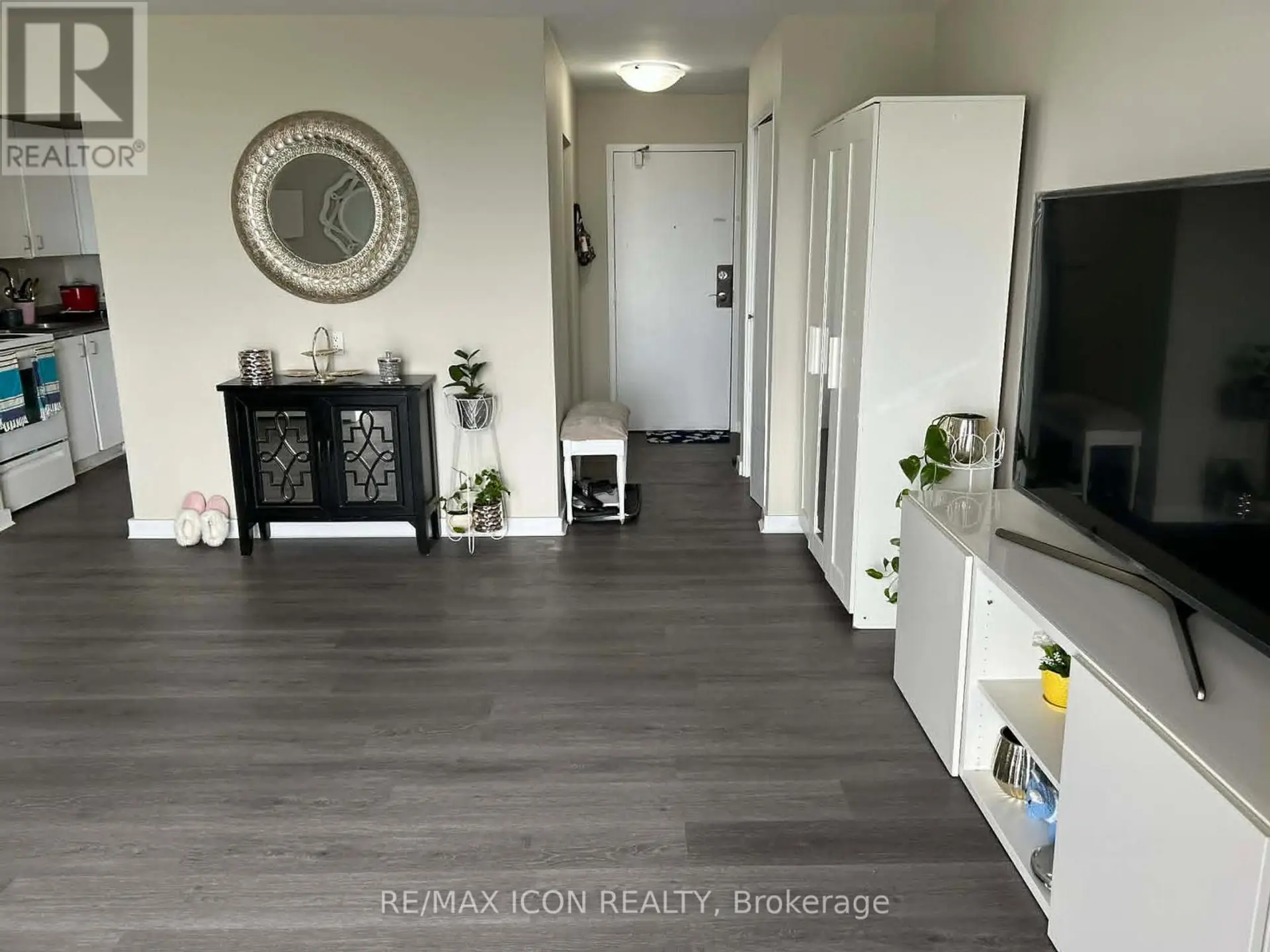 #810 573 MORNINGTON AVENUE - Image 4