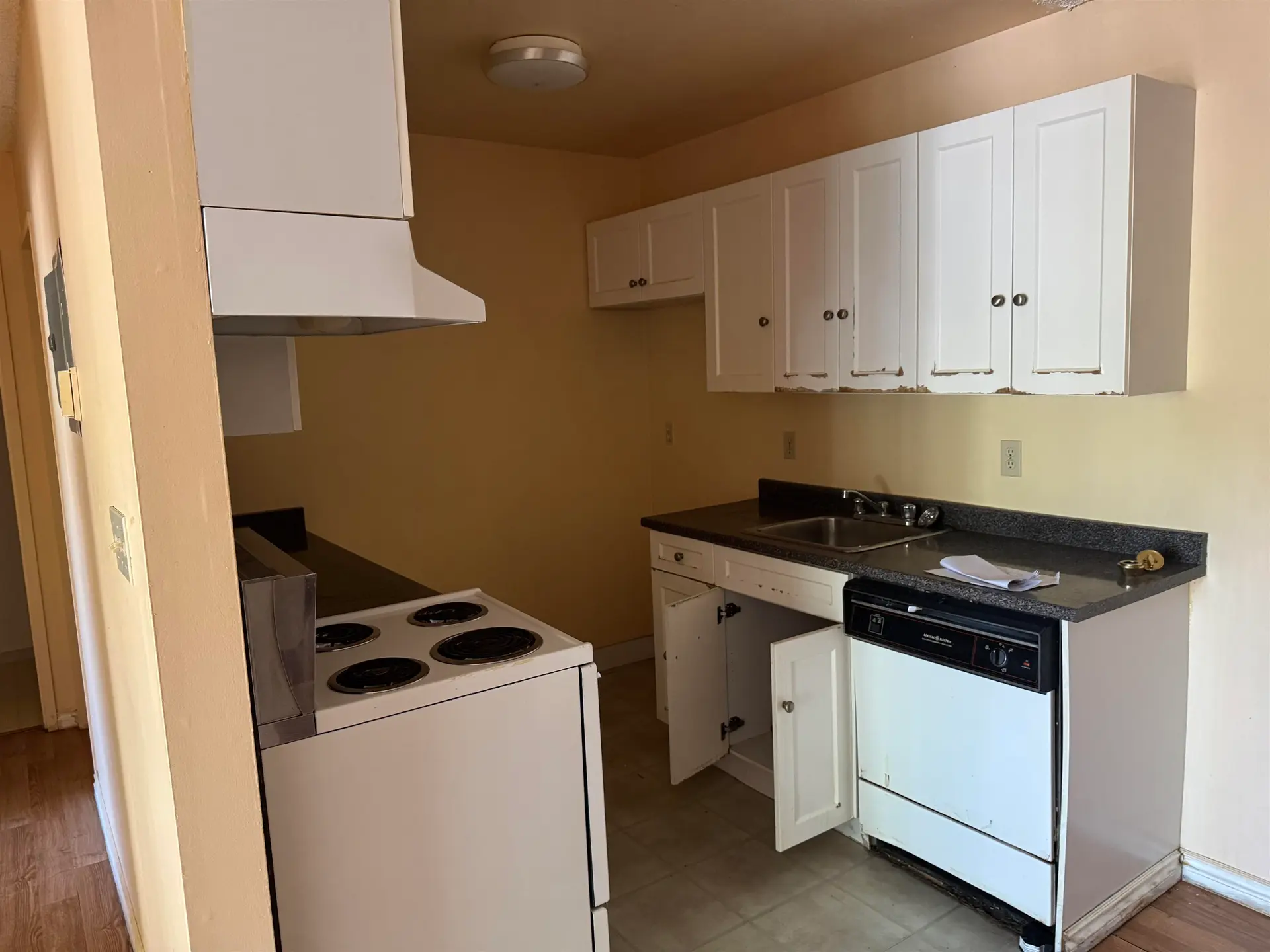 #201 7280 Lindsay Road - Image 2