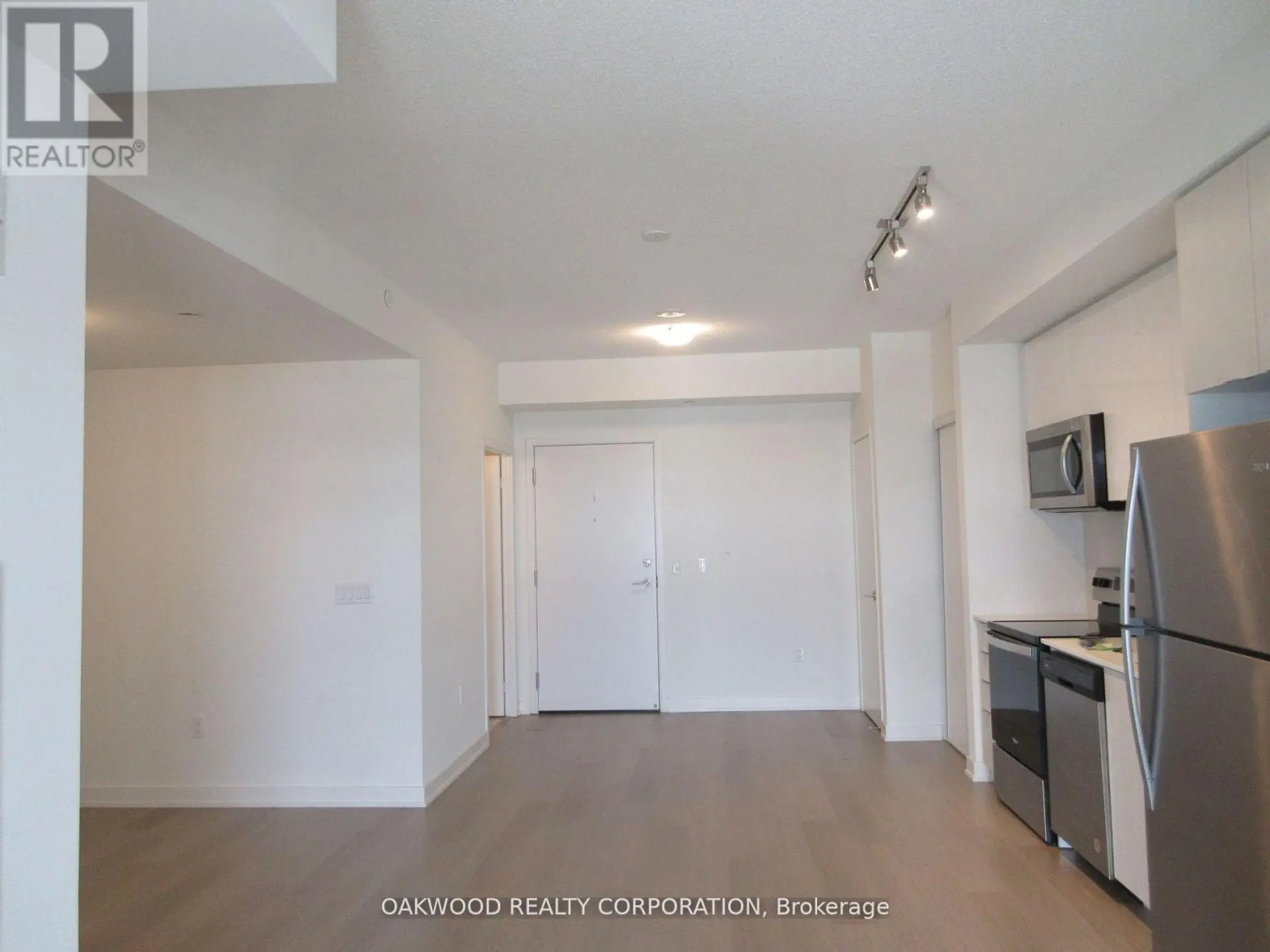 #512 859 THE QUEENSWAY - Image 5