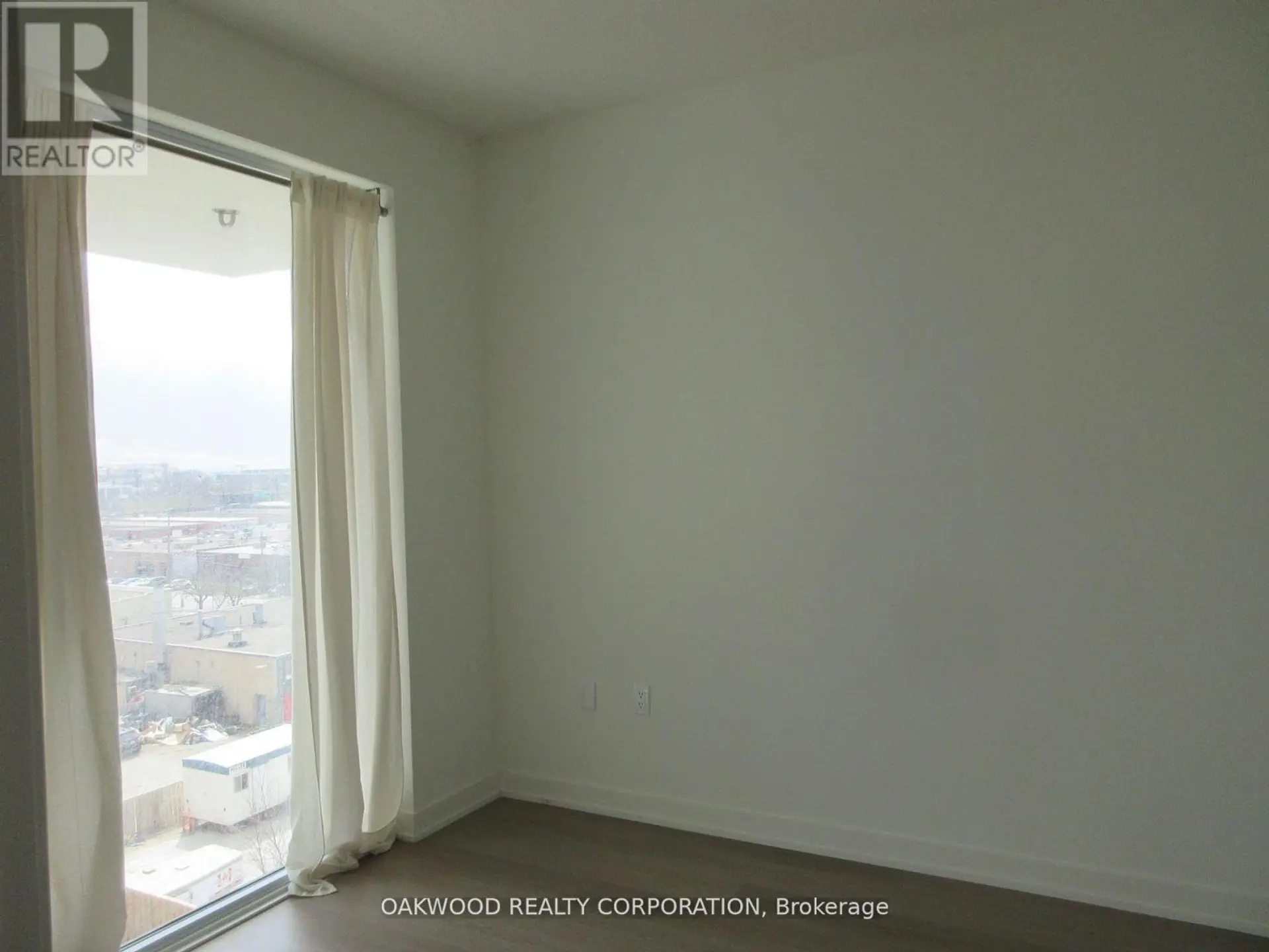 #512 859 THE QUEENSWAY - Image 7